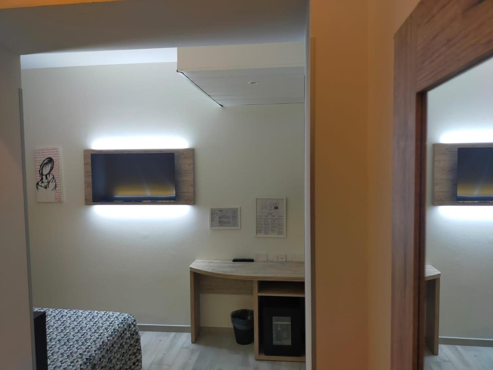 Economy Double Room - Photo 8