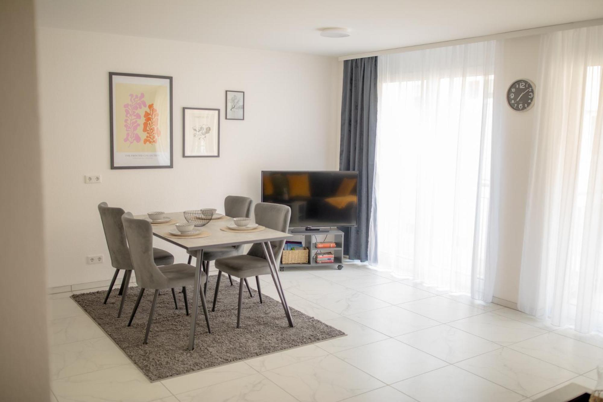One-Bedroom Apartment photo 2