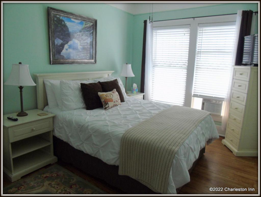 Queen Room photo 1