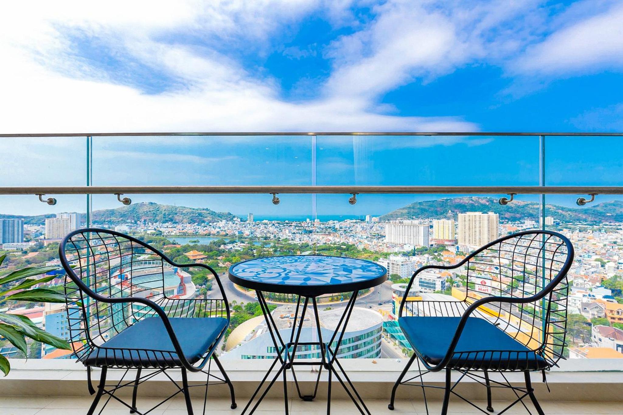 Two-Bedroom Apartment with View - Photo 8