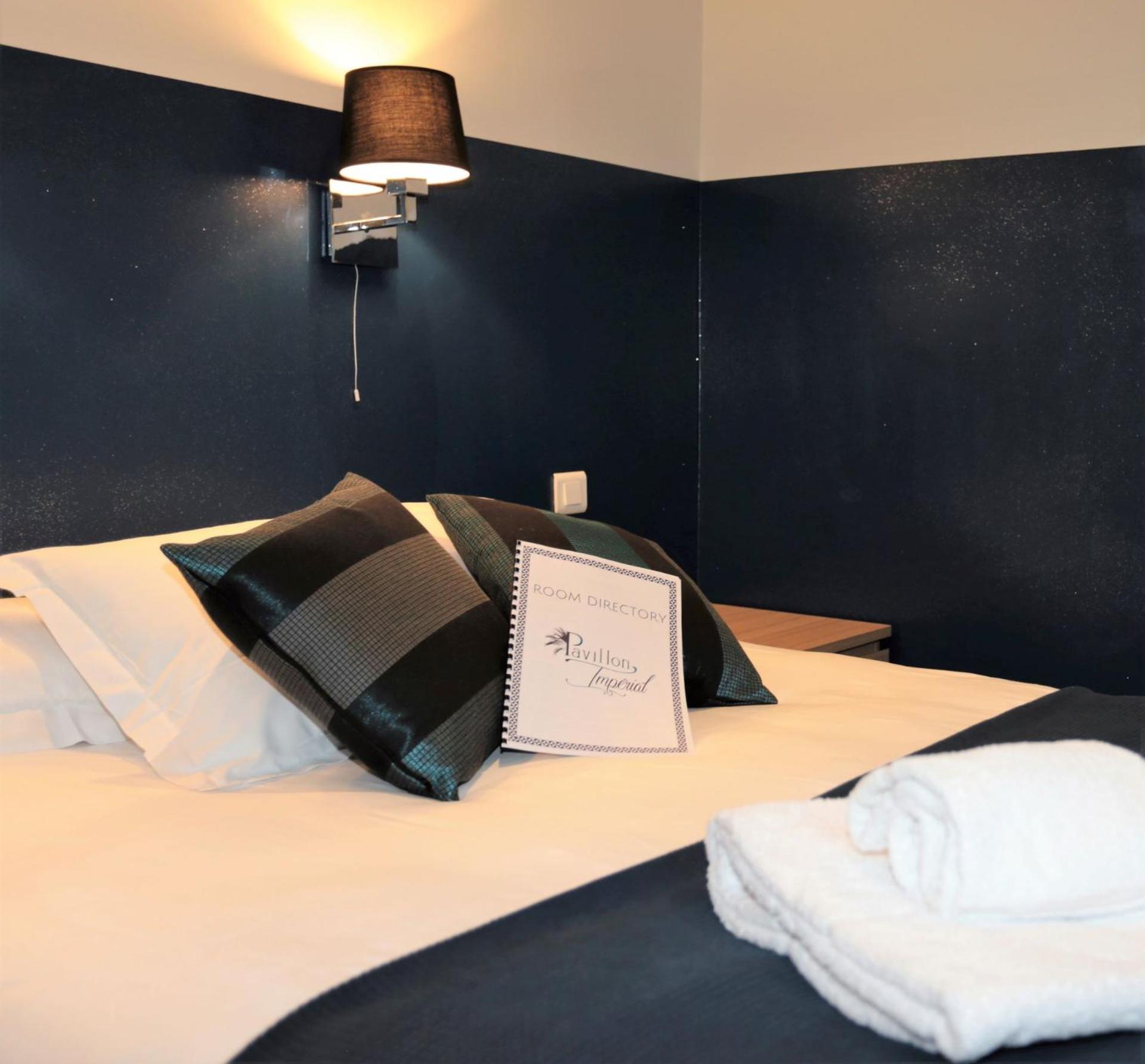 Classic Double Room - Photo 11