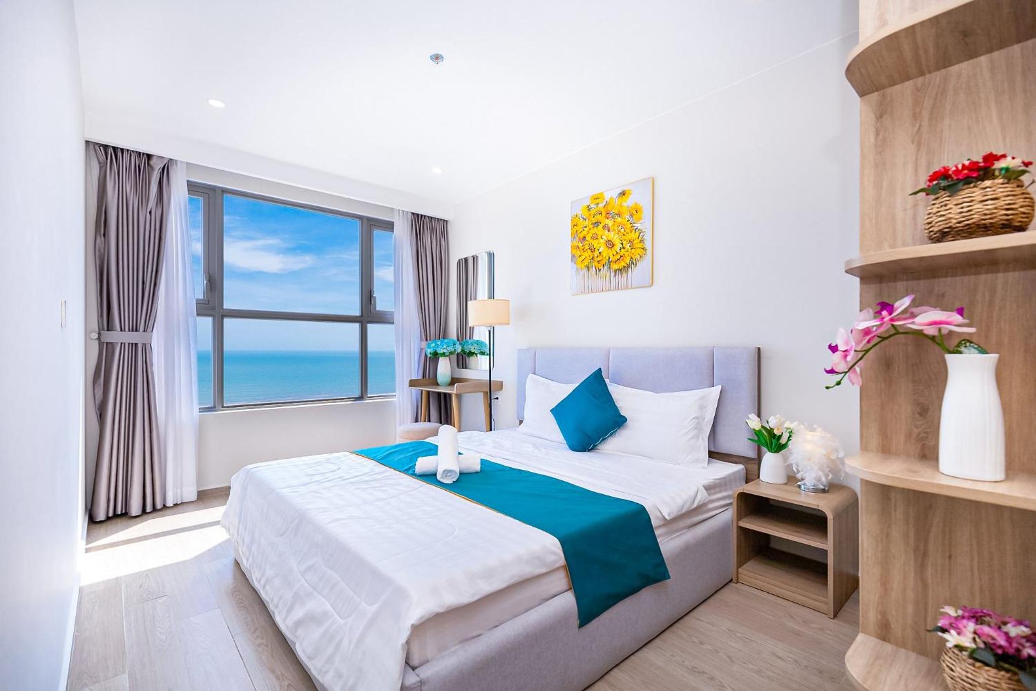 Three-Bedroom Apartment with Sea View - Photo 32
