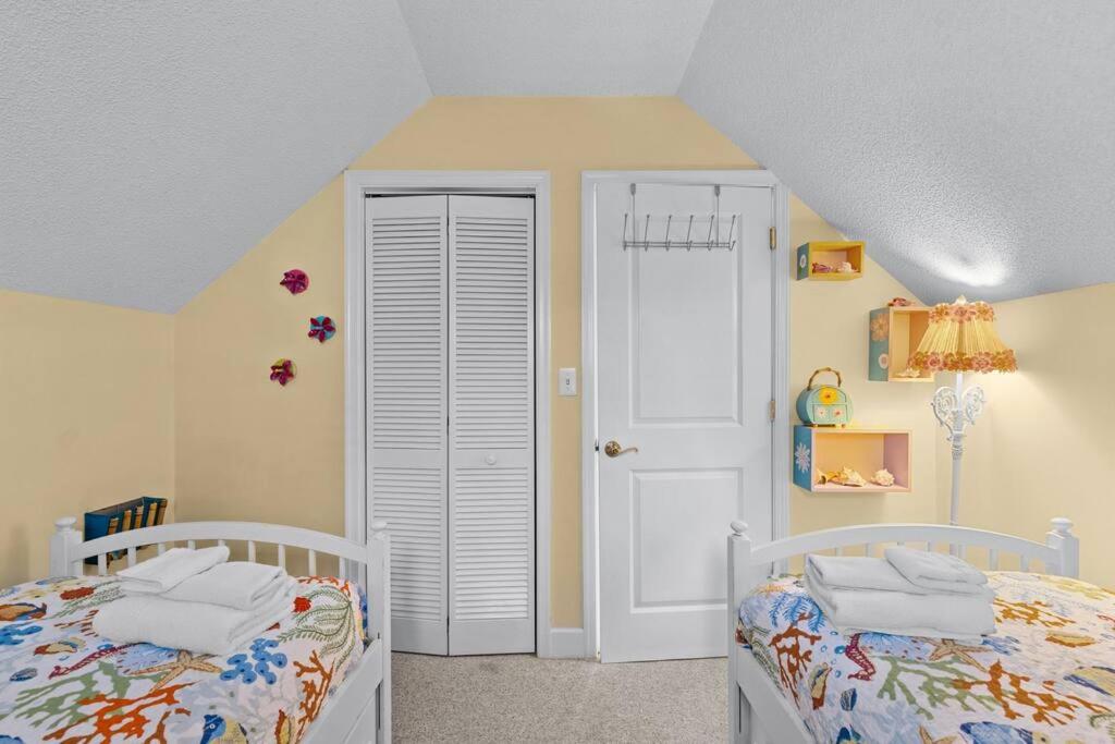 Three-Bedroom House photo 2