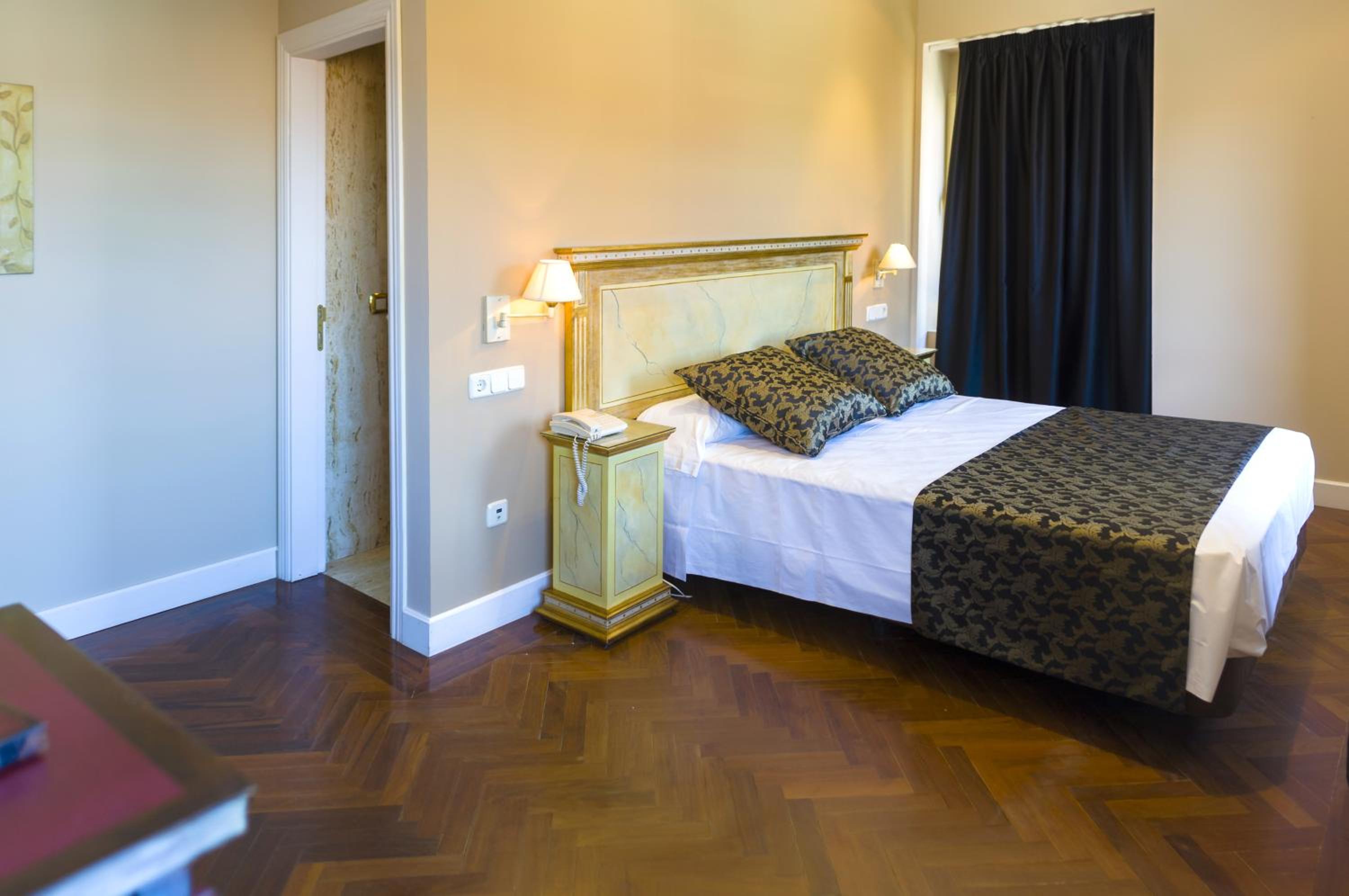 Double Room - Photo 12