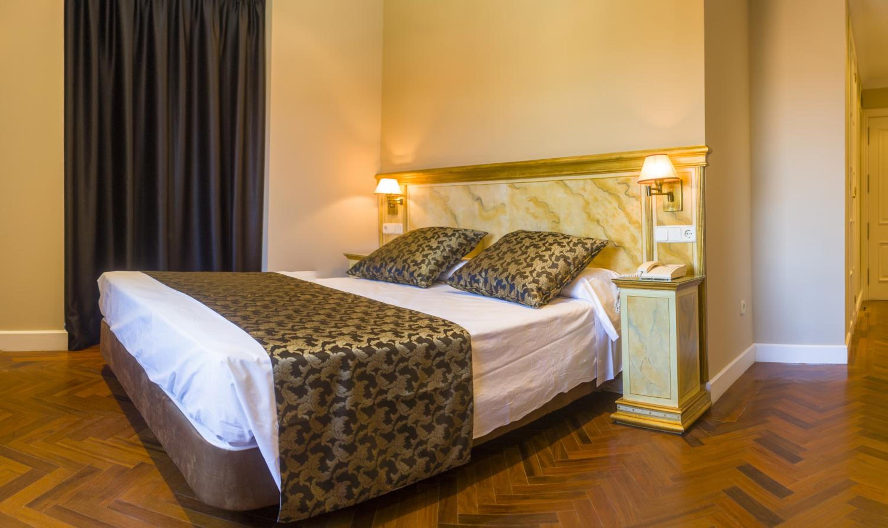 Double Room - Photo 7