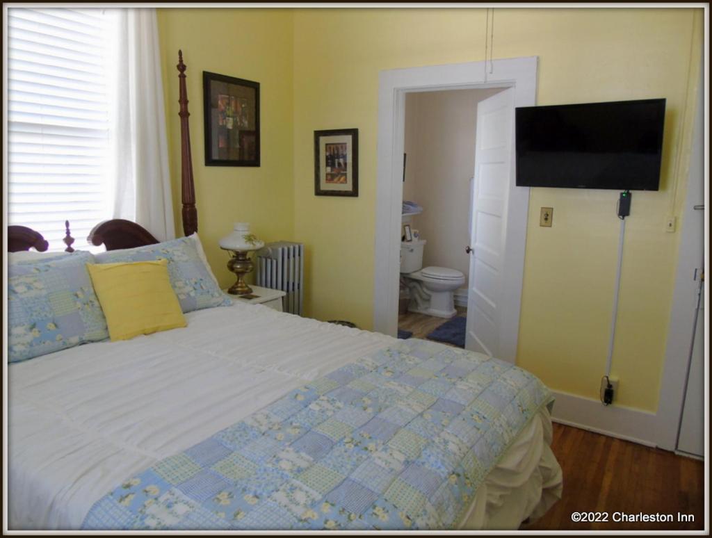 Queen Room photo 1