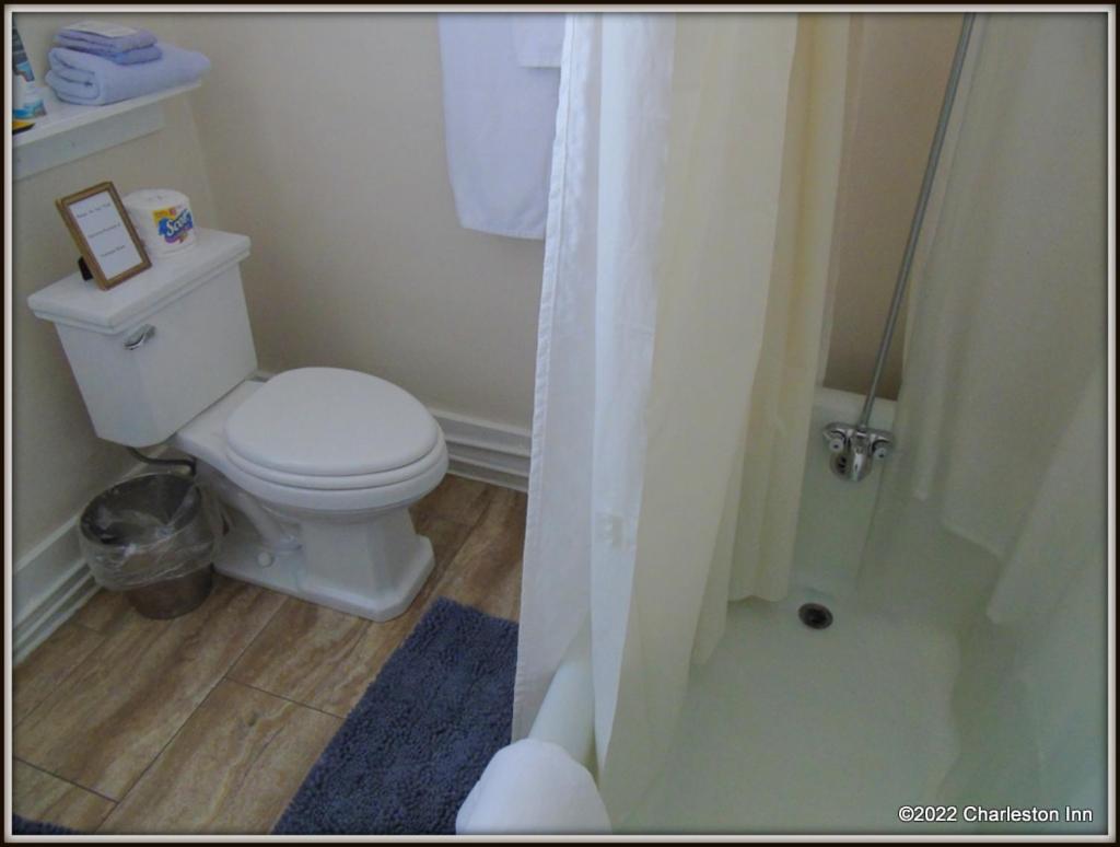 Queen Room photo 2