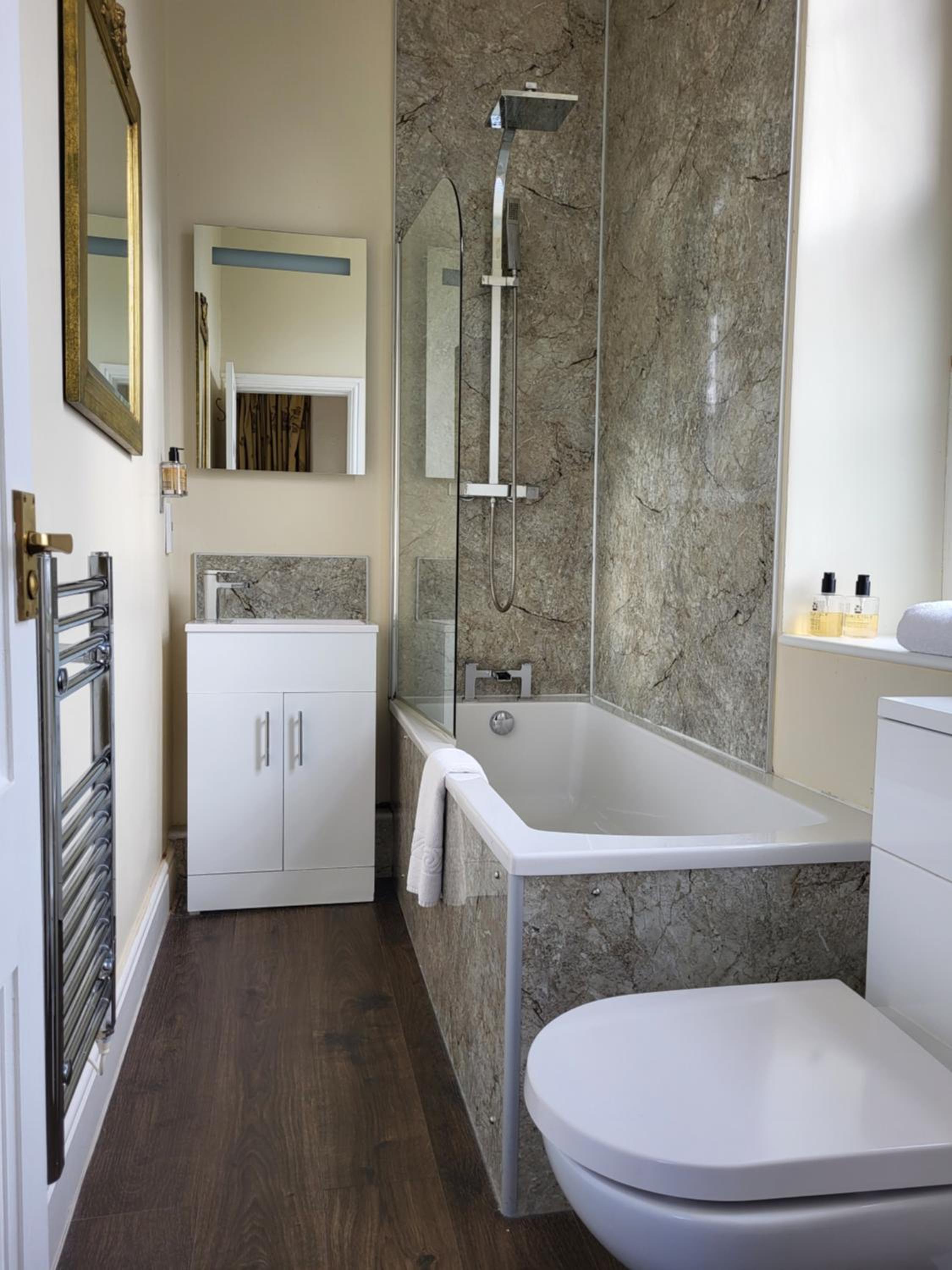Feature Double Room - Photo 6
