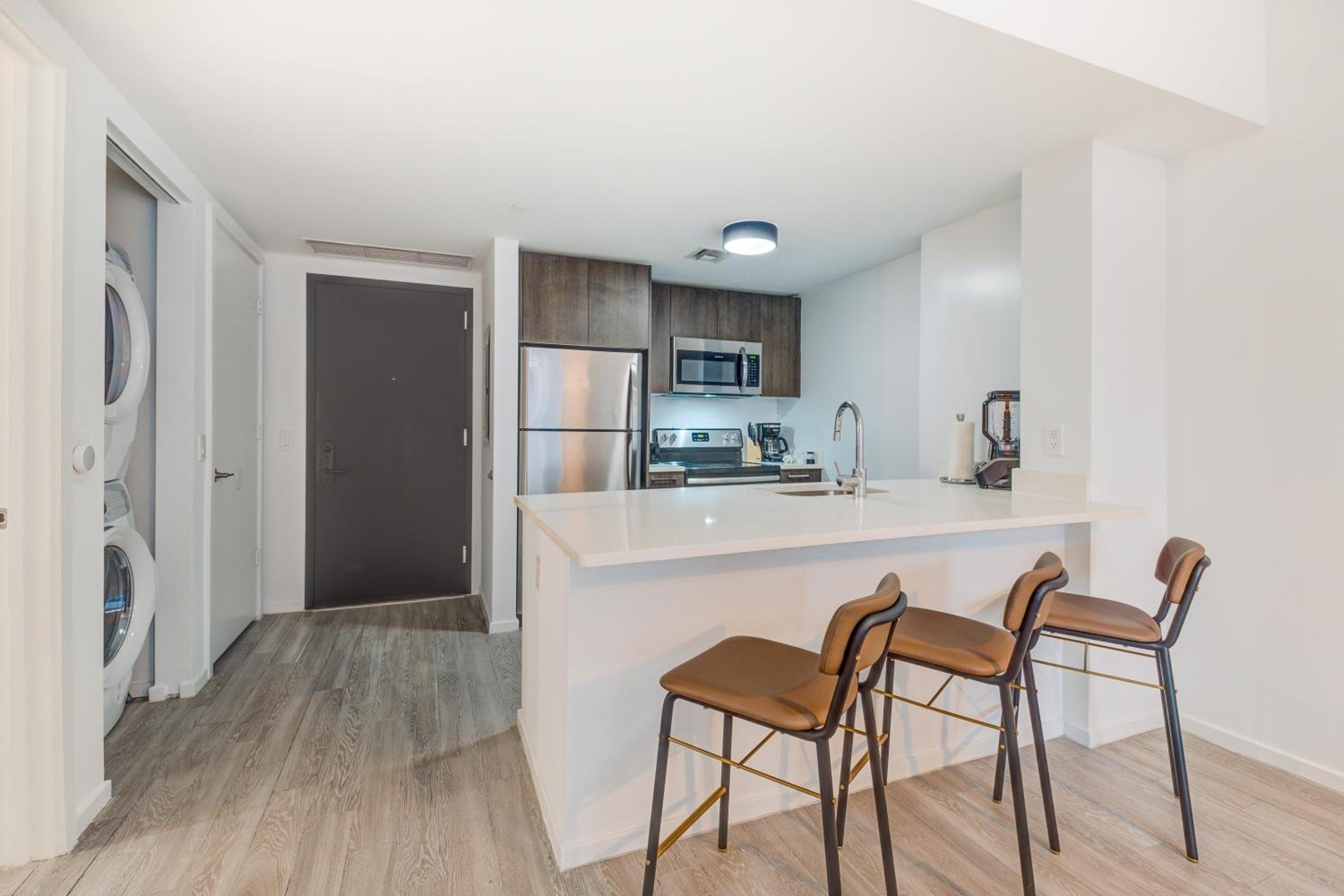 One-Bedroom Apartment thumbnail 6