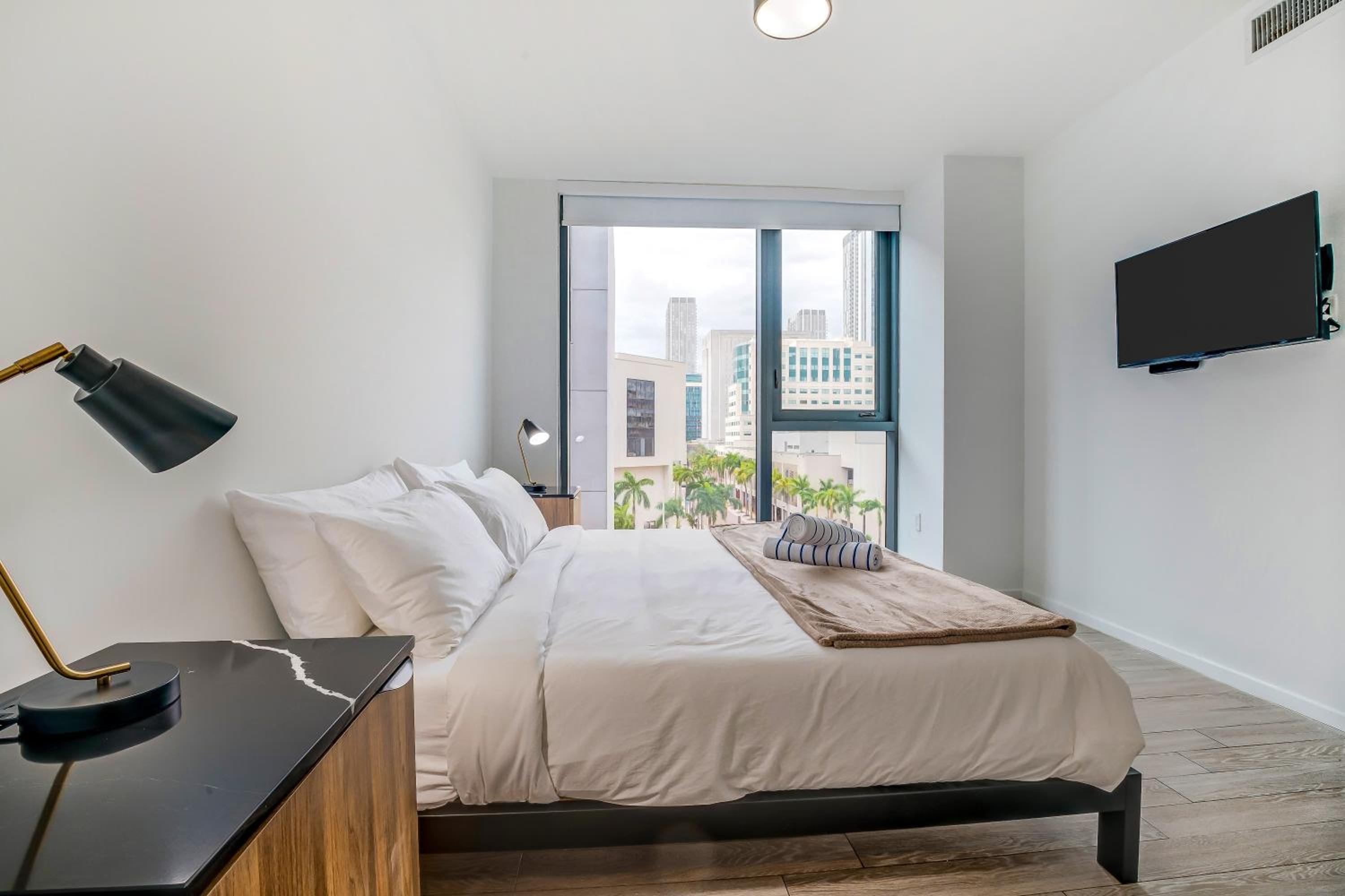 Three-Bedroom Apartment thumbnail 5
