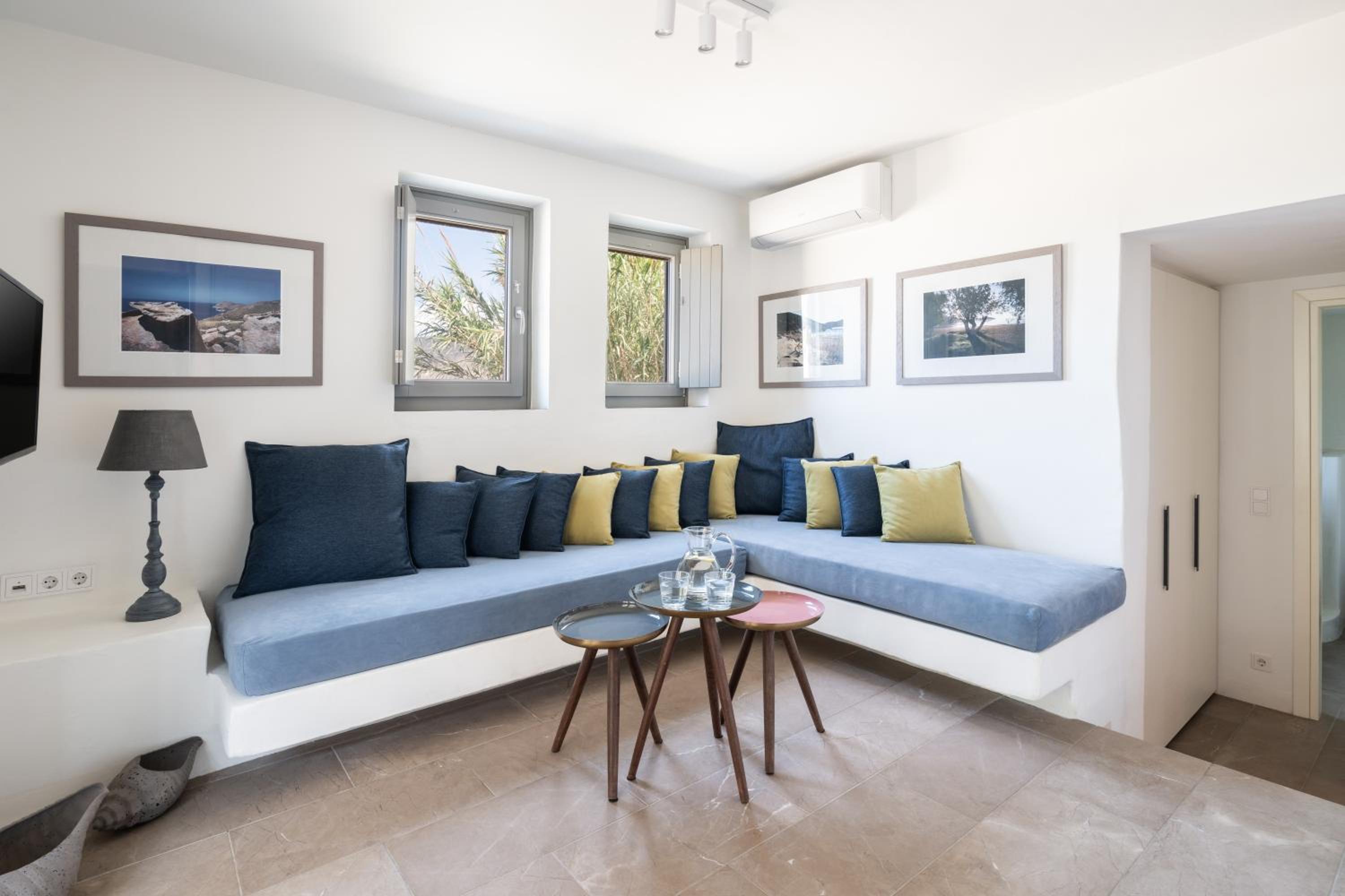 Two Bedroom Beachfront Maisonette photo 2