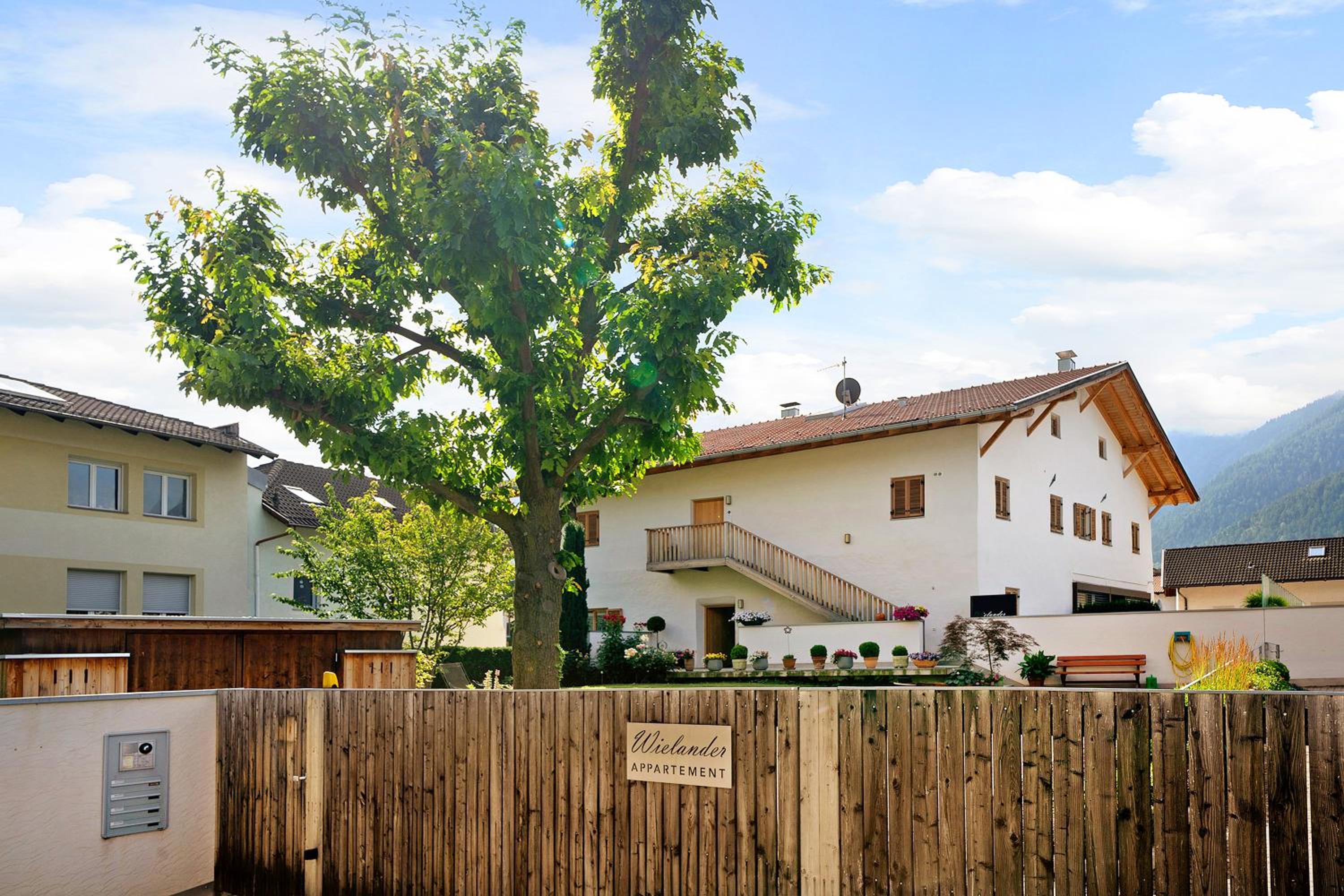 Two-Bedroom Deluxe Apartment with Garden View photo 2
