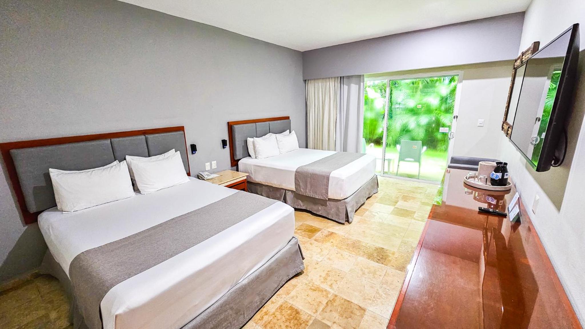 Deluxe, Queen Room with Two Queen Beds, Non-Smoking - Photo 1