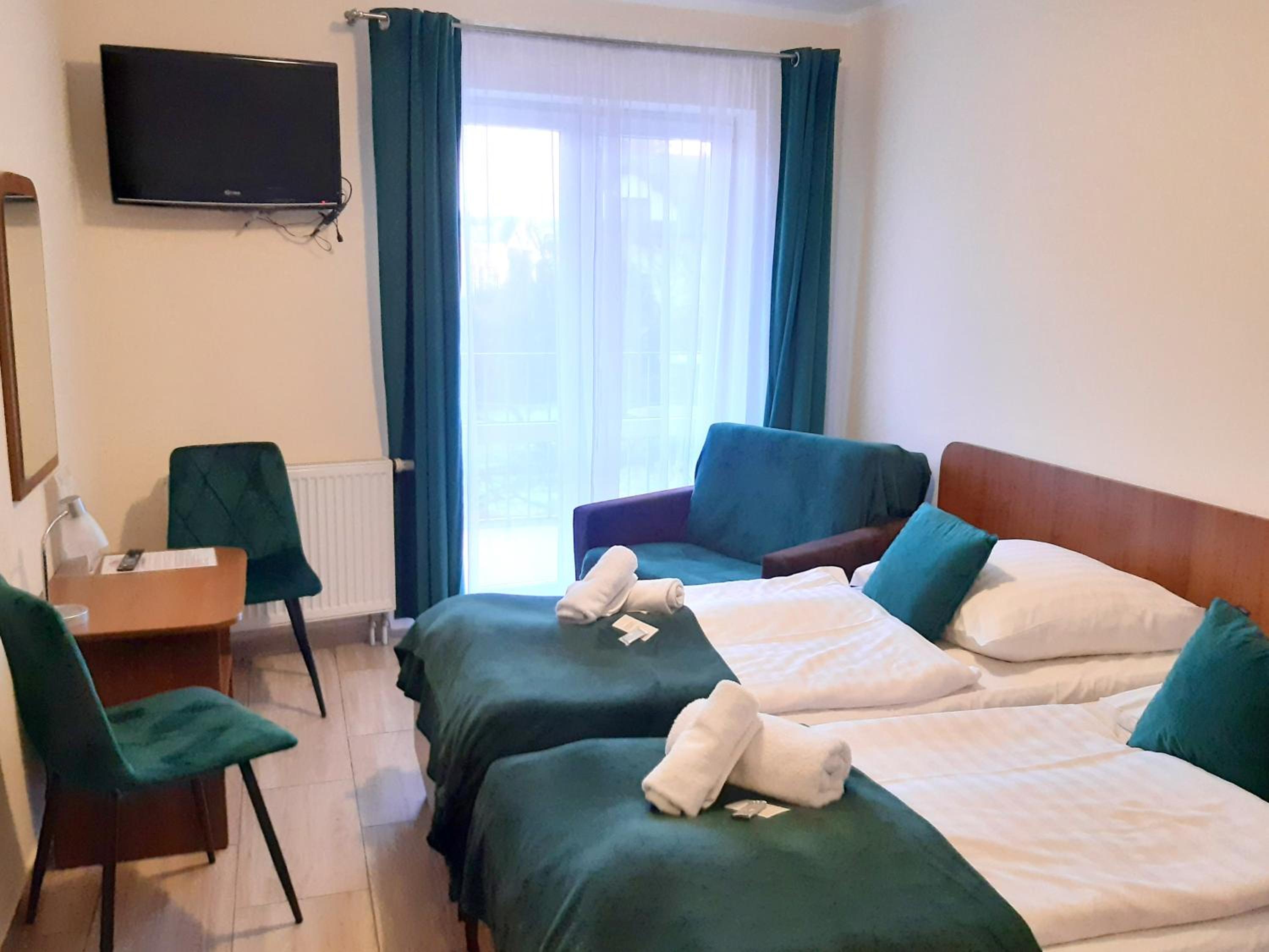 Standard Twin Room with Sofa - Photo 13