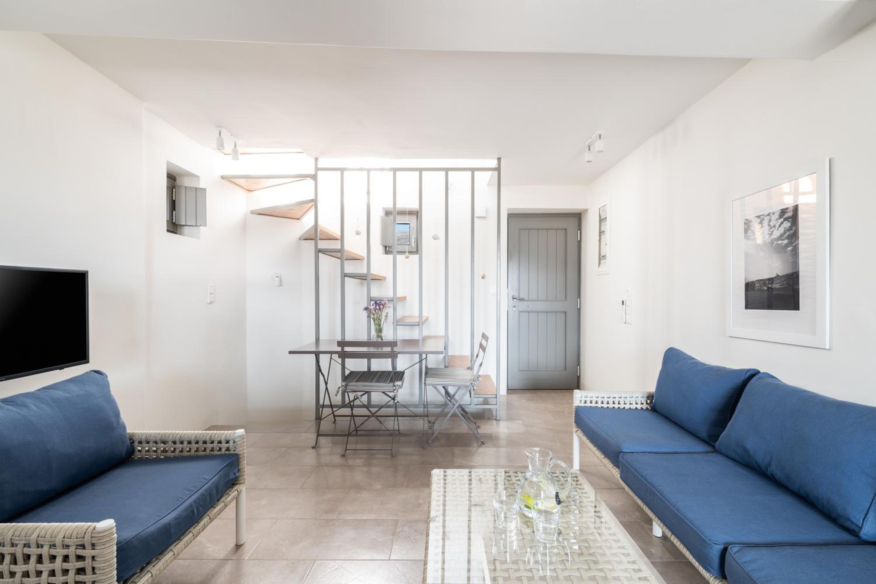 Two Bedroom Beachfront Maisonette photo 3