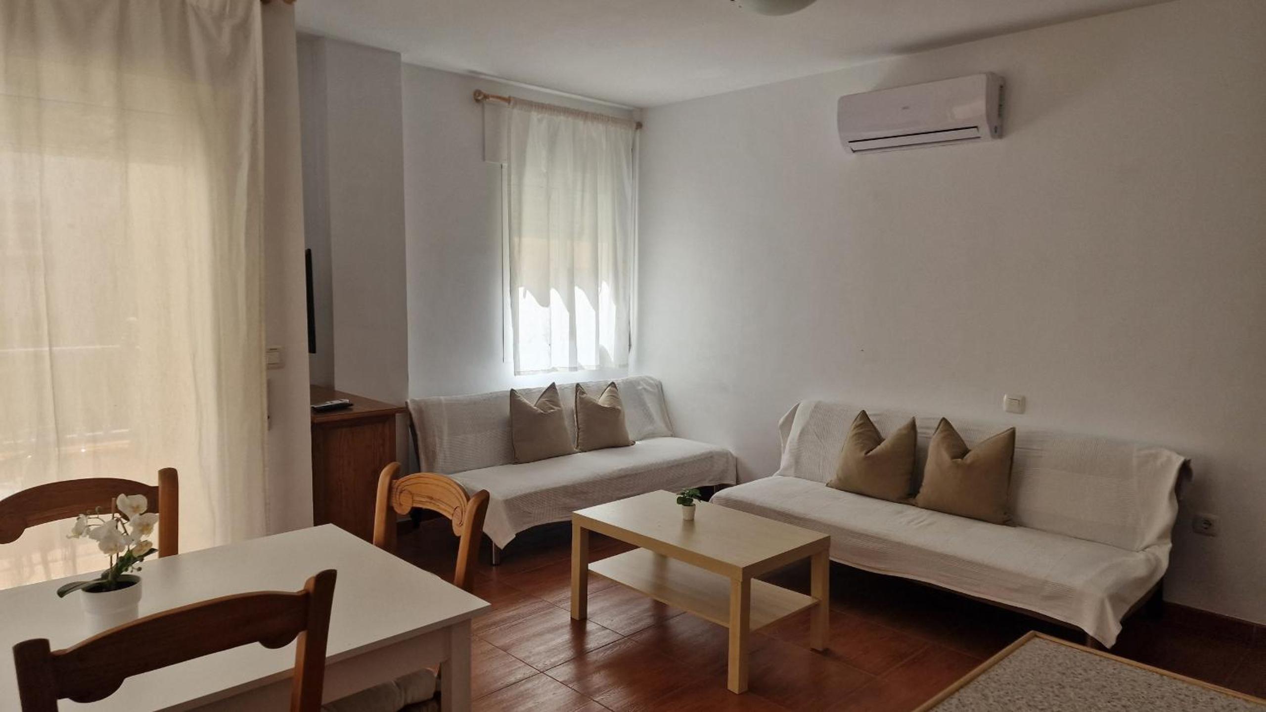 Two-Bedroom Apartment with Pool View photo 2