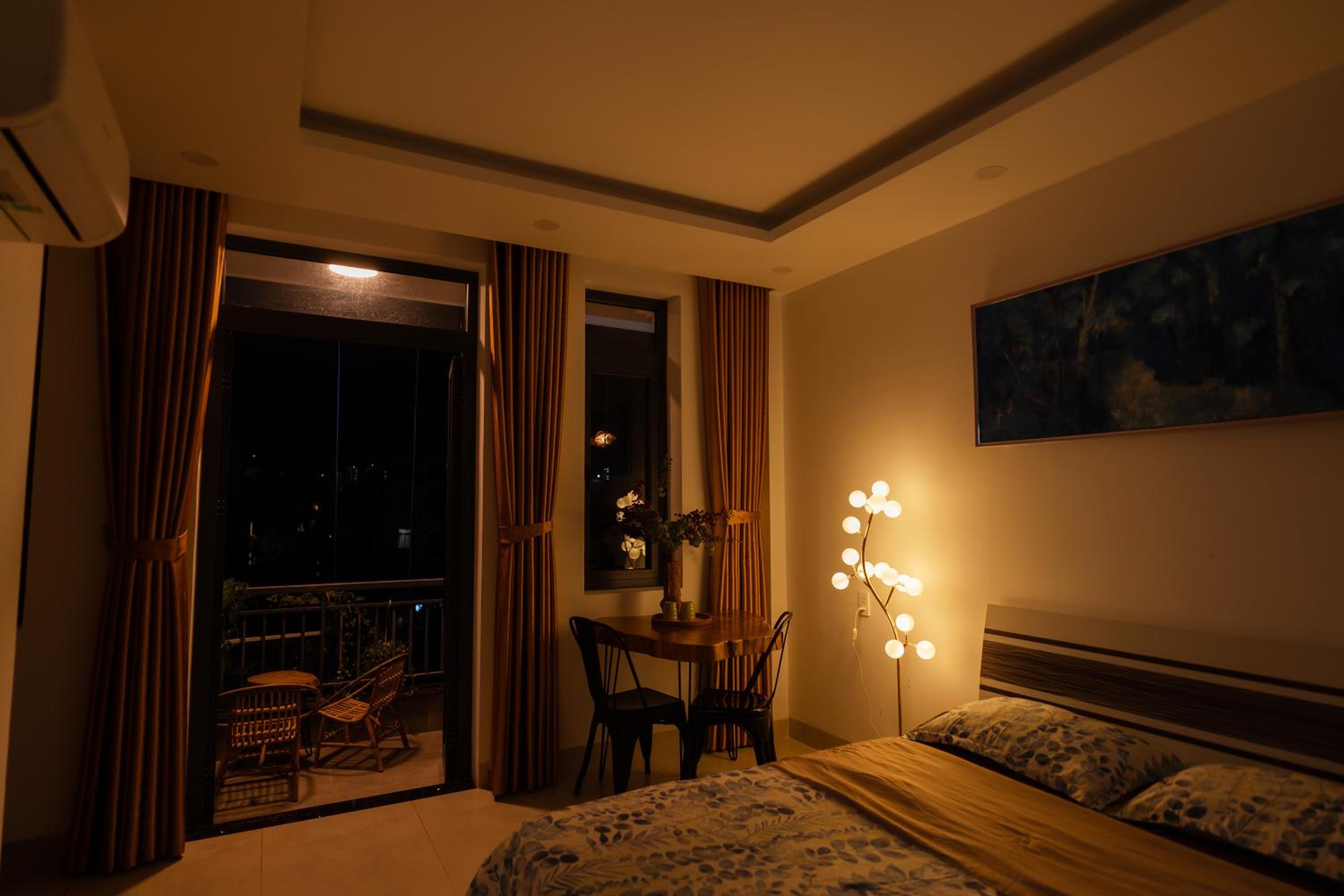 King Room with Balcony - Photo 26