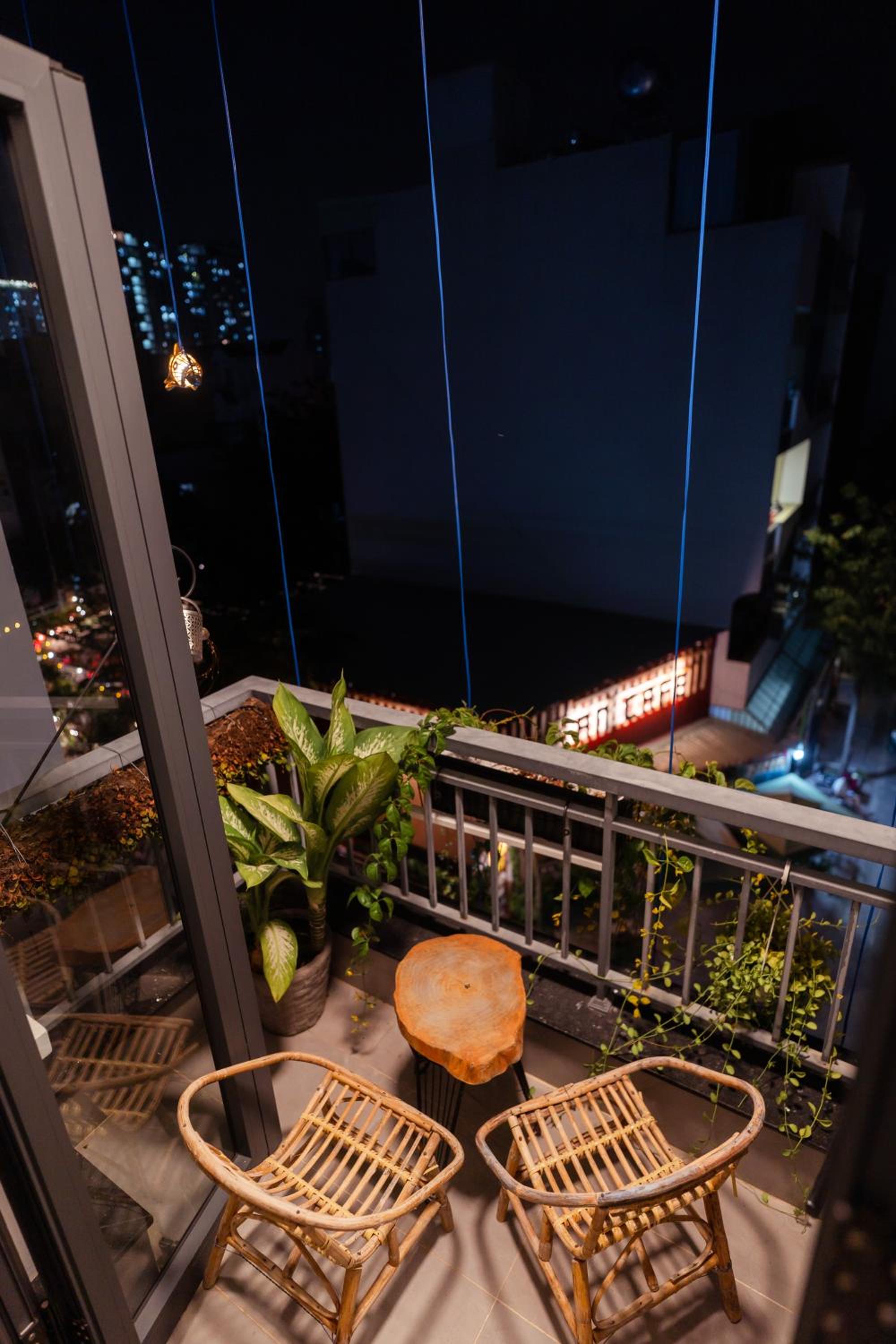 King Room with Balcony - Photo 3