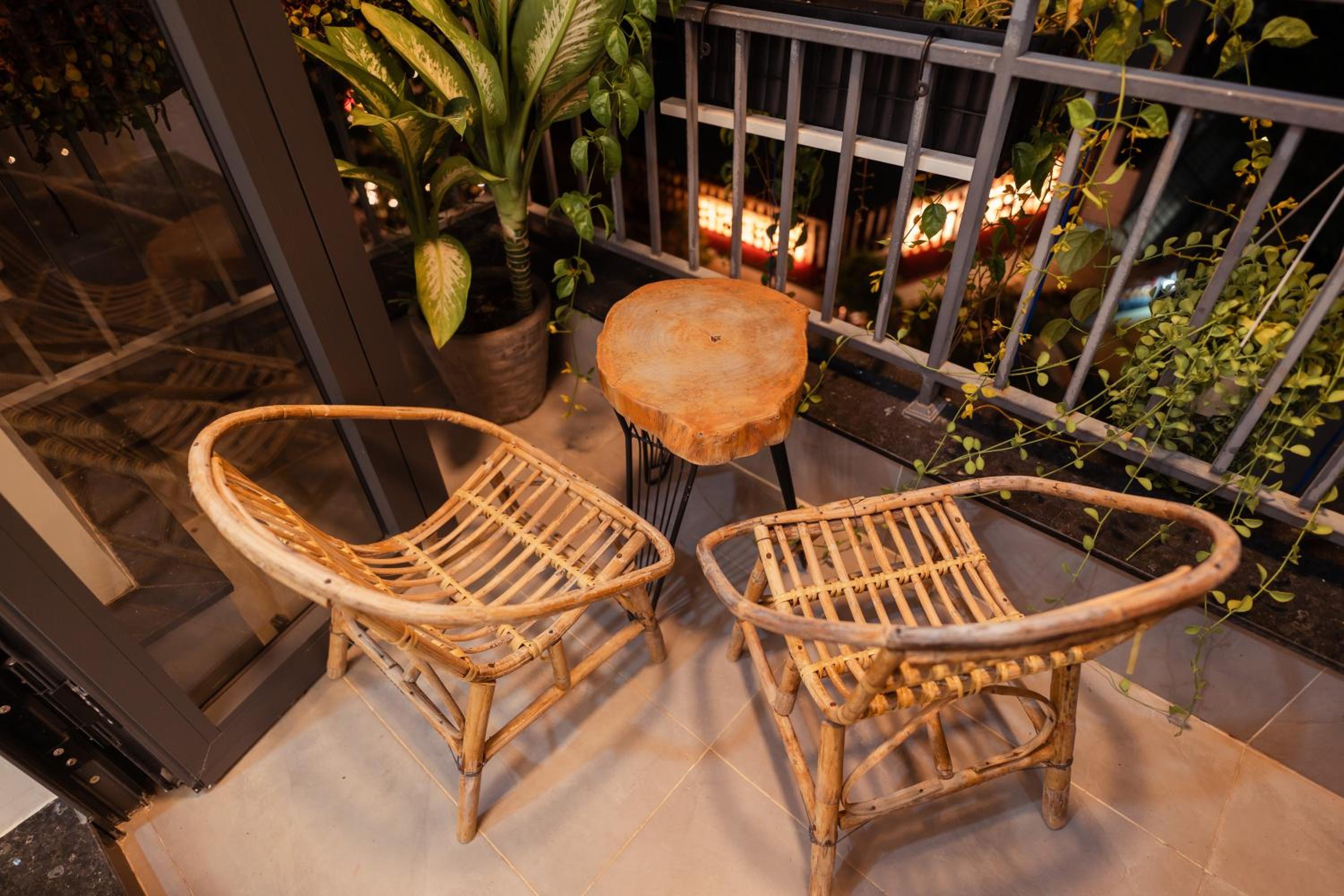 King Room with Balcony - Photo 2
