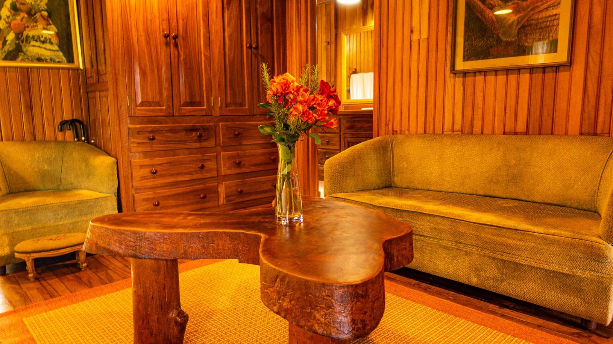 Deluxe King Suite photo 3