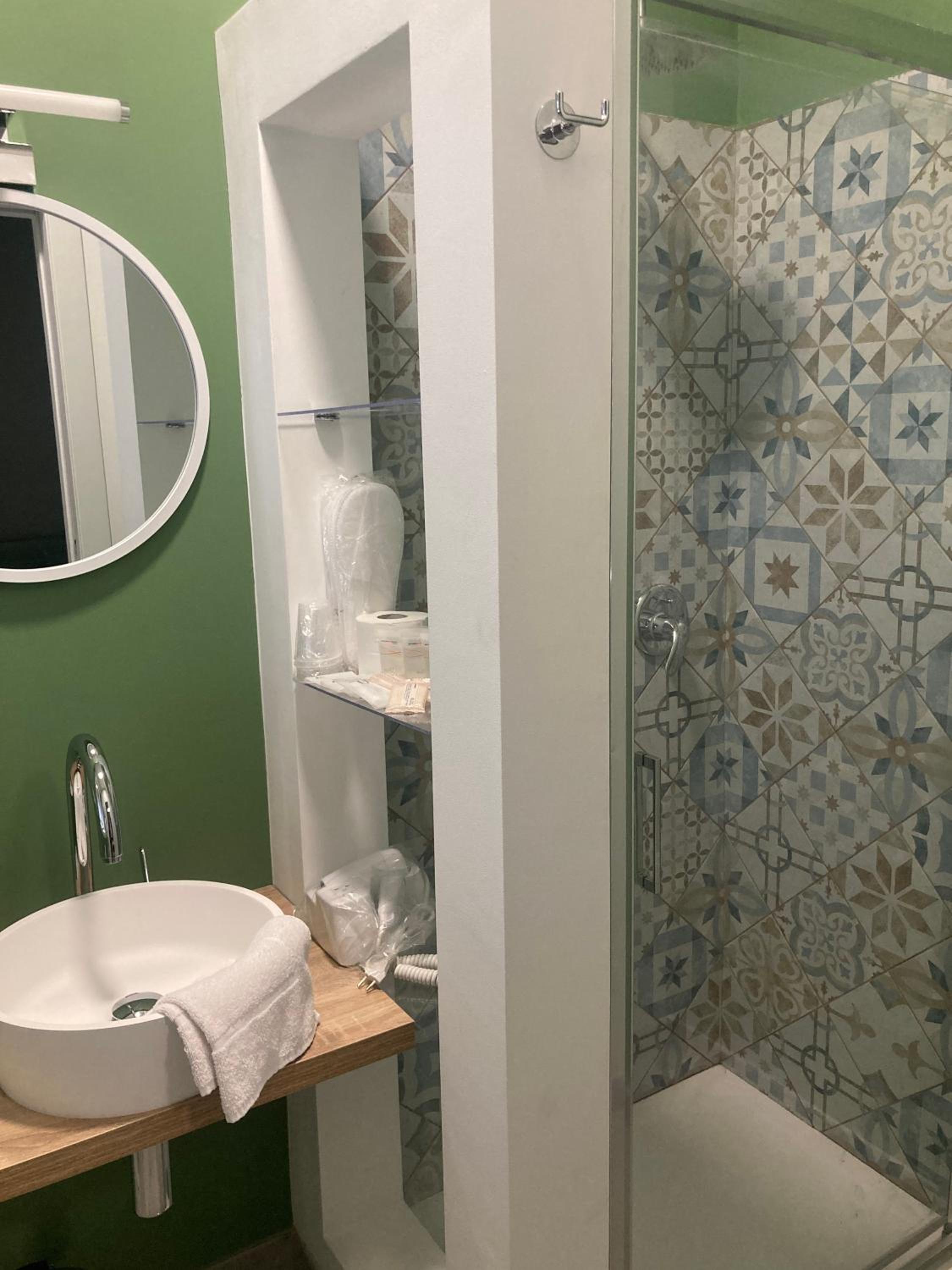 Double or Twin Room with Balcony - Photo 5