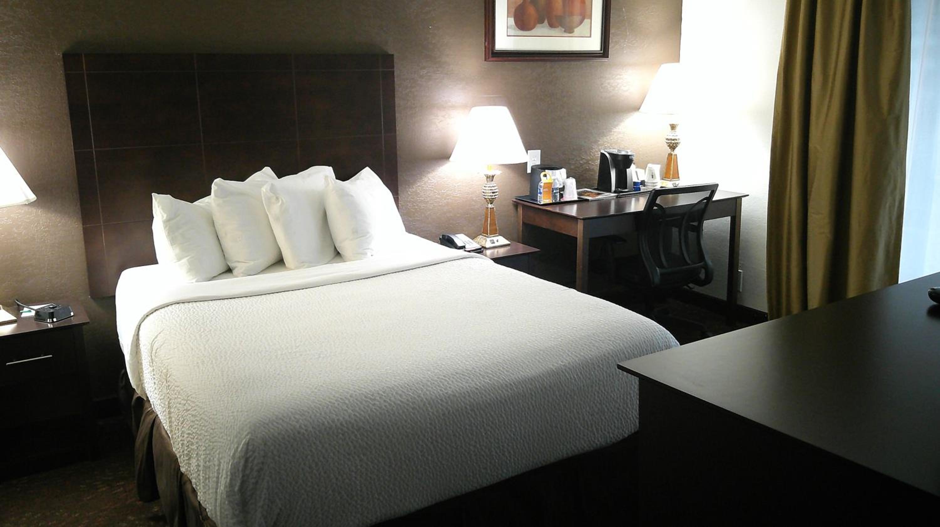 One-Bedroom Queen Suite - Mobility Access/Non-Smoking photo 2