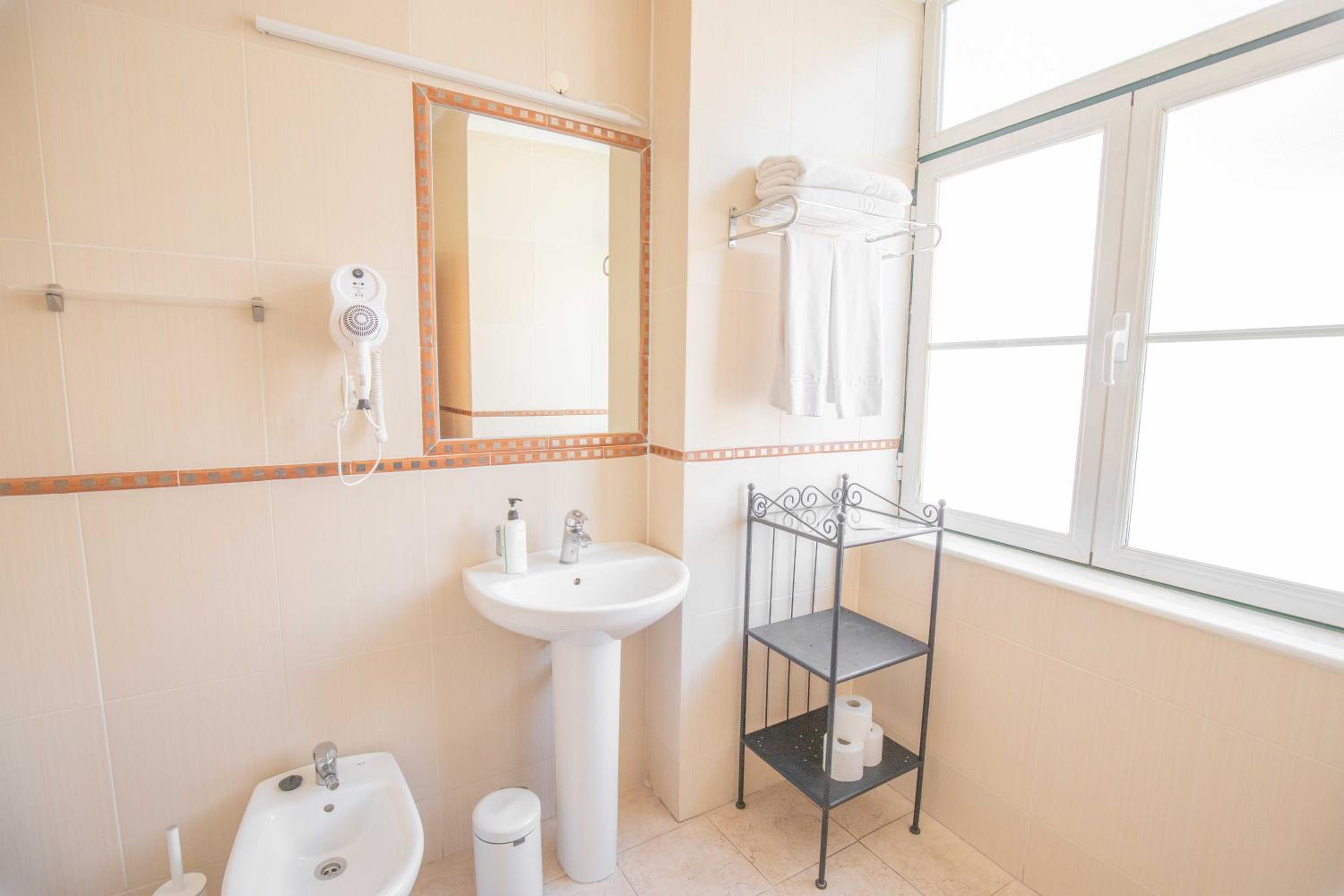 Double Room - Photo 4