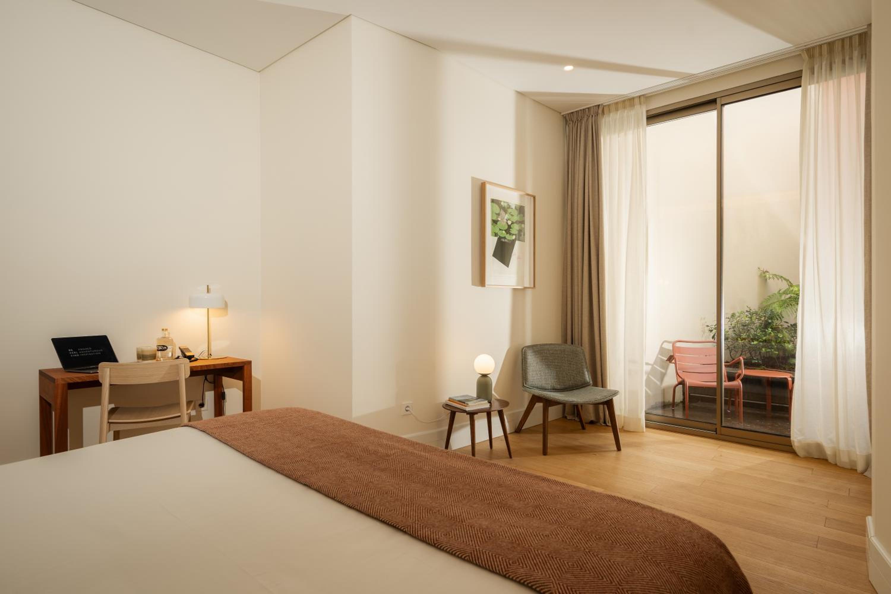 Premium Room with Patio - Photo 4