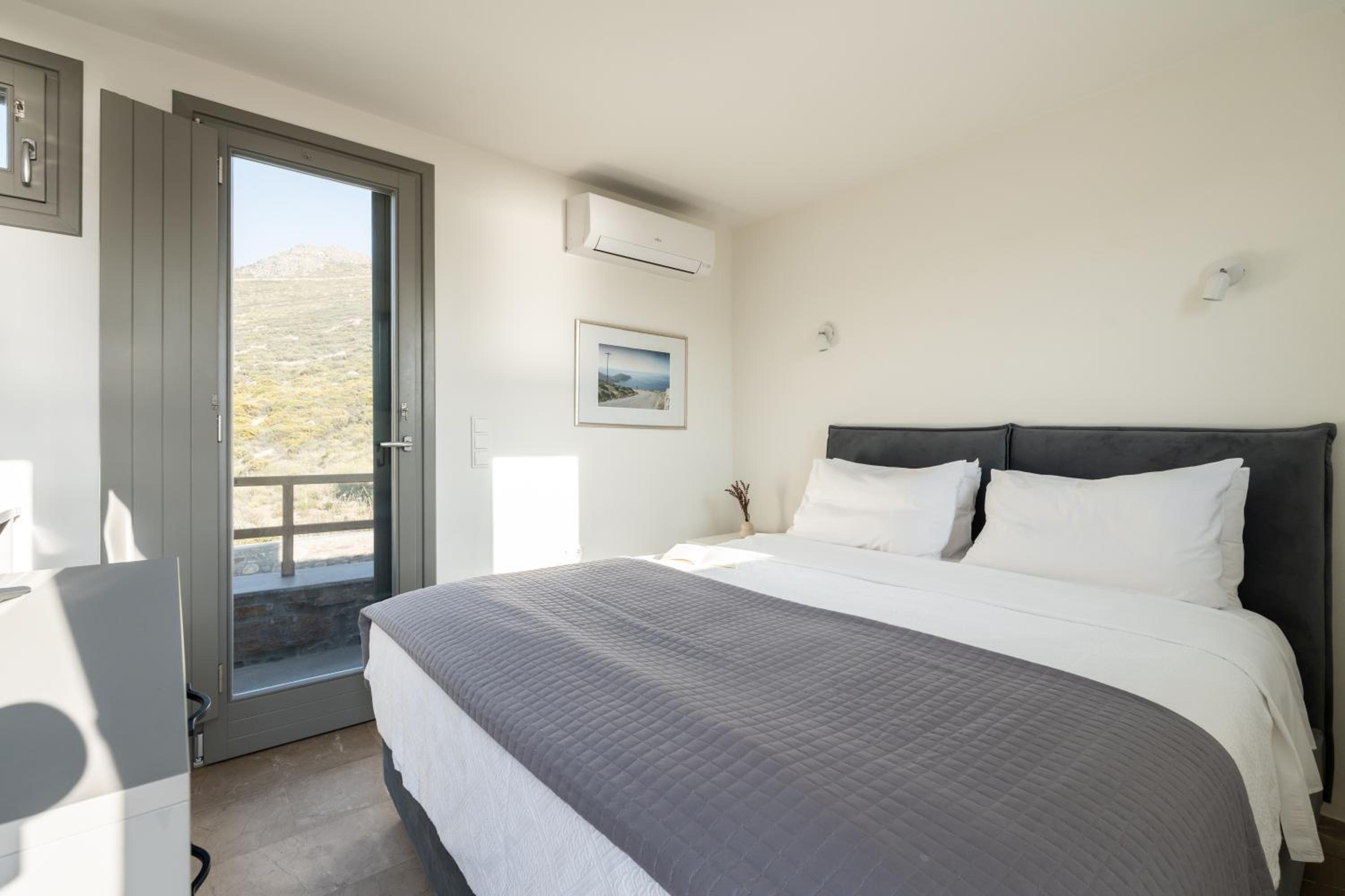 Two Bedroom Beachfront Family Maisonette photo 3