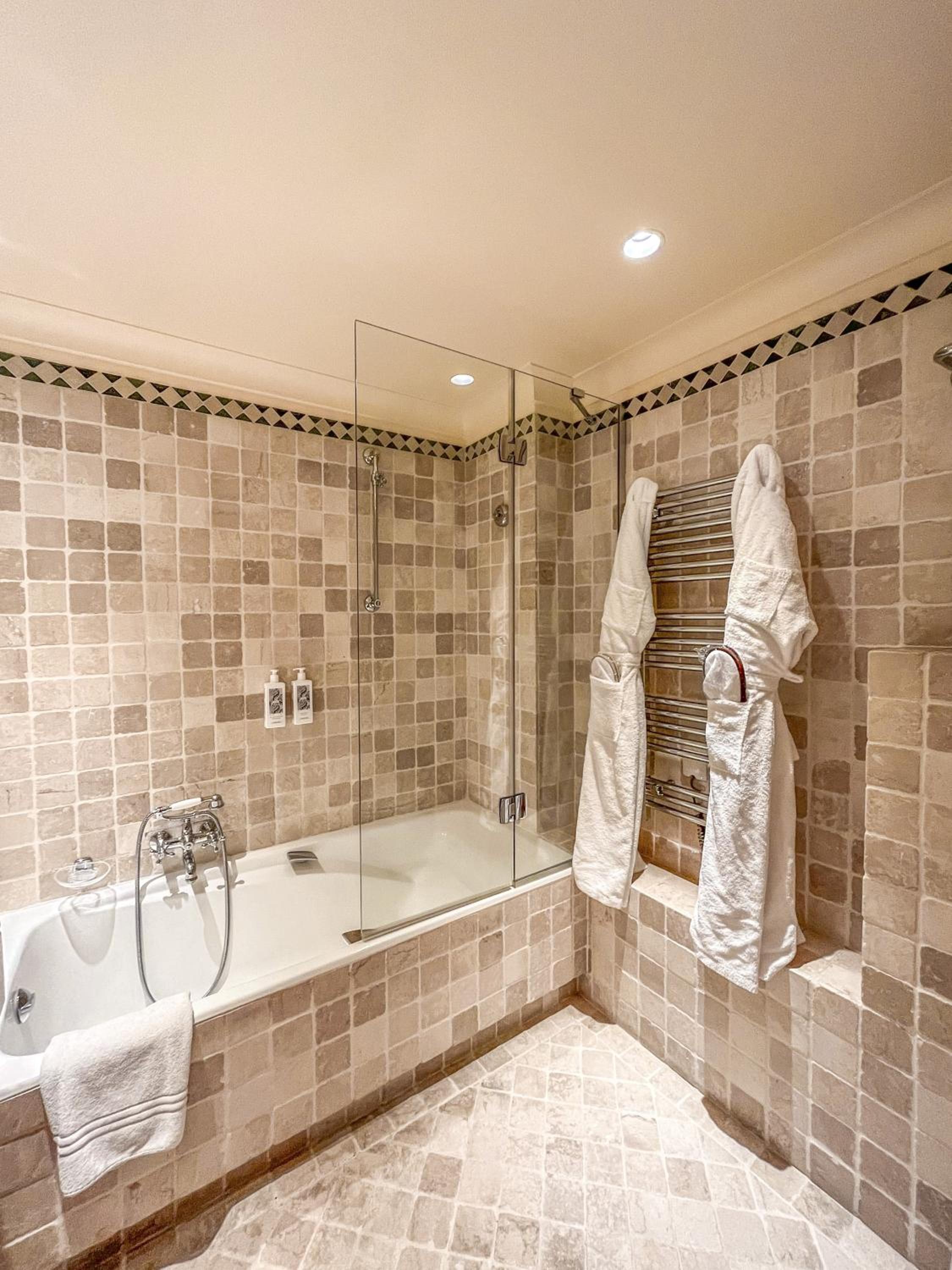 Junior Suite with Balcony and Full Sea View - Photo 7