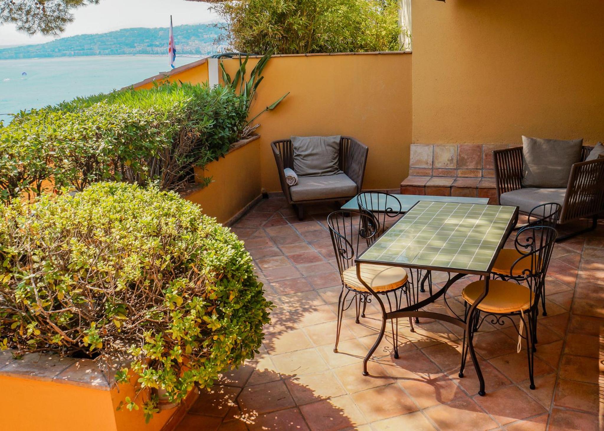 Junior Suite with Balcony and Full Sea View - Photo 3