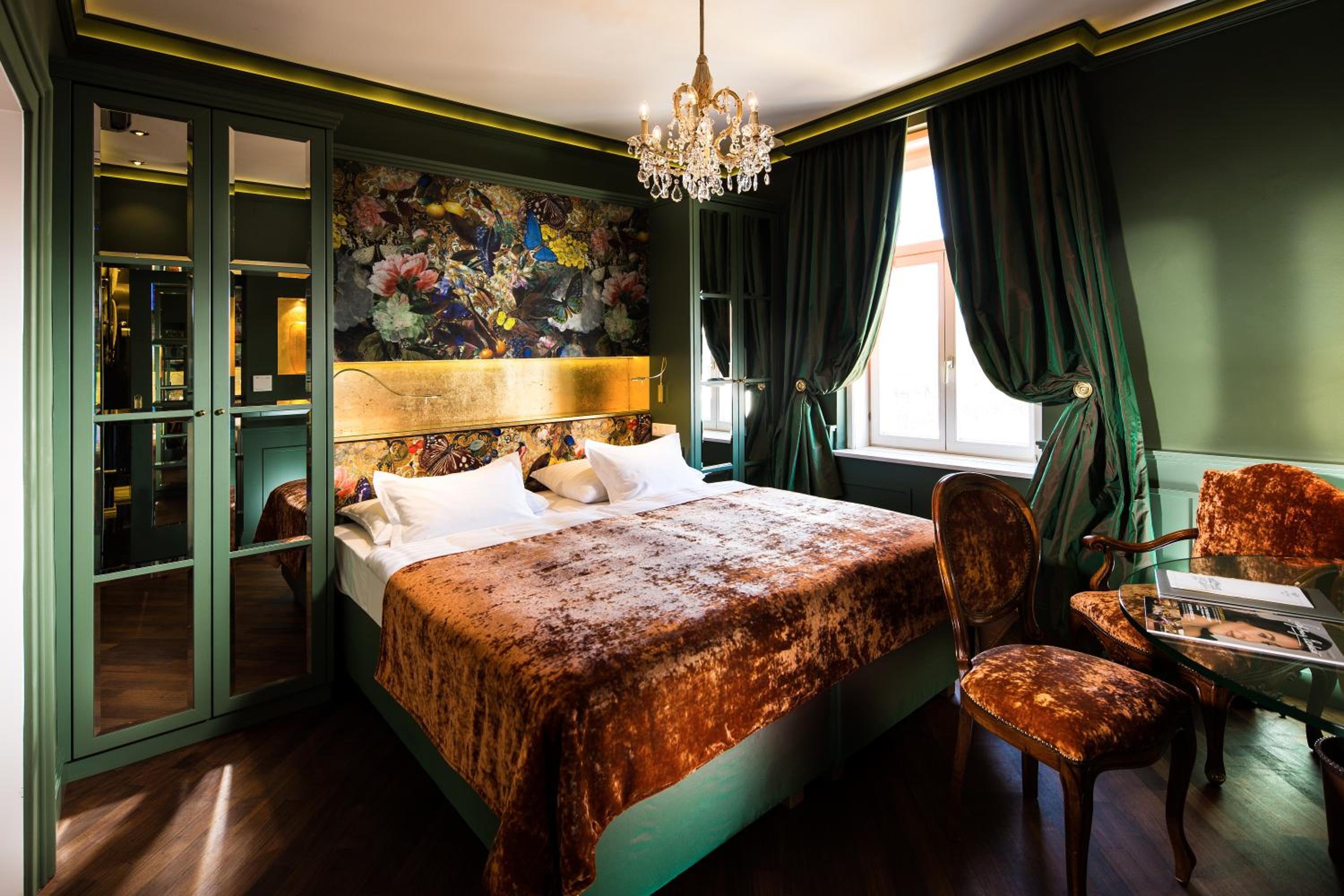 Standard Double Room - Photo 9