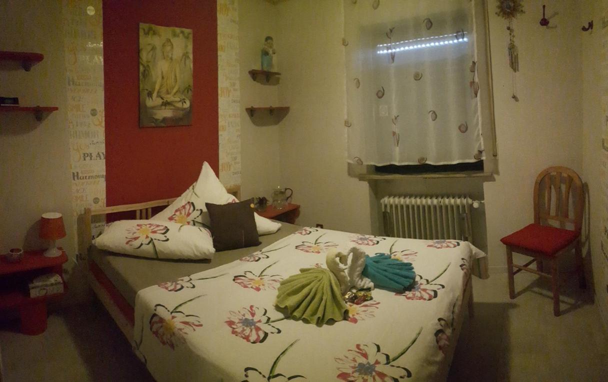 Single Room with Shared Shower and Toilet photo 3