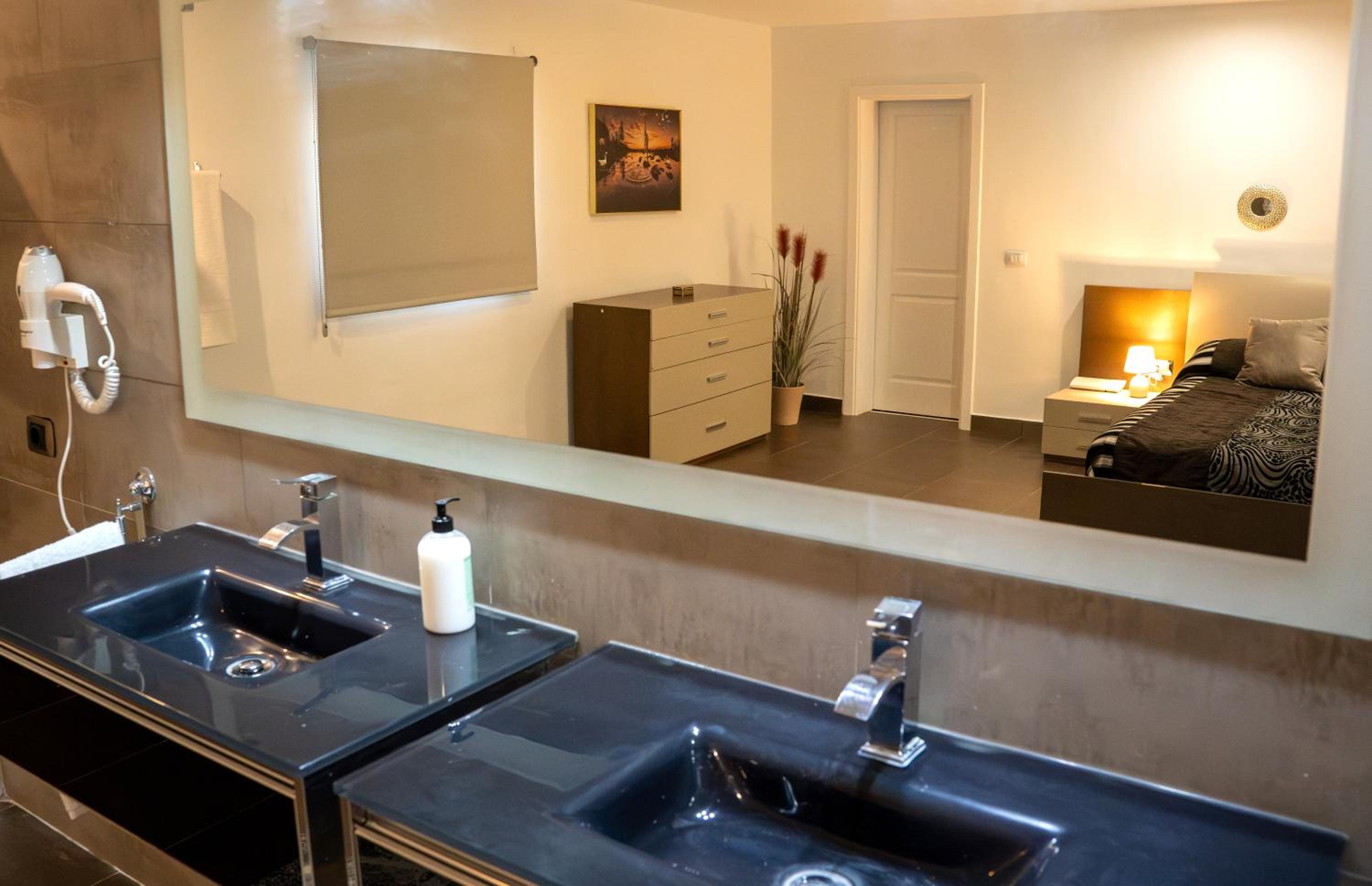 Four-Bedroom House photo 2