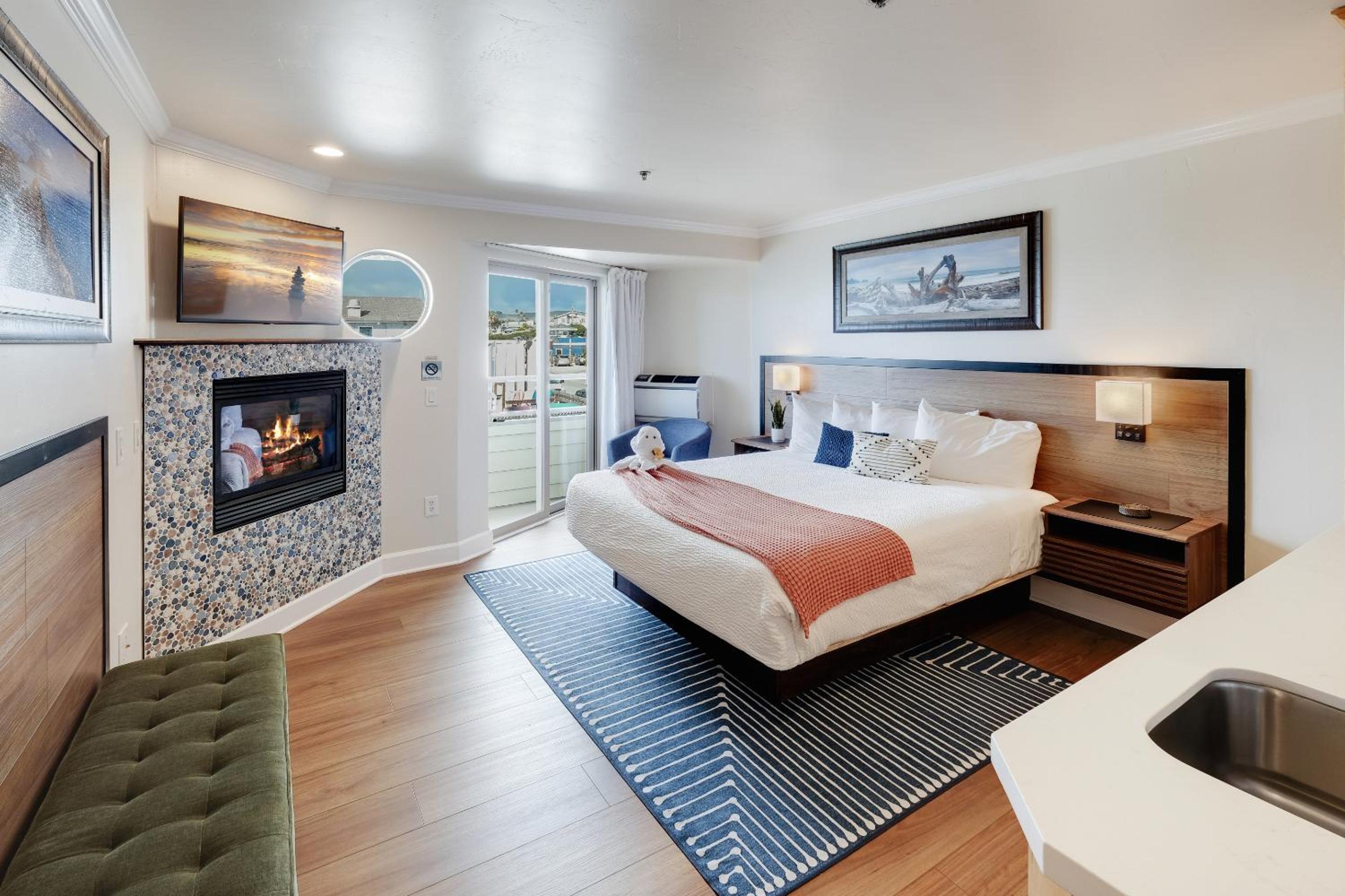 Deluxe King Room photo 1