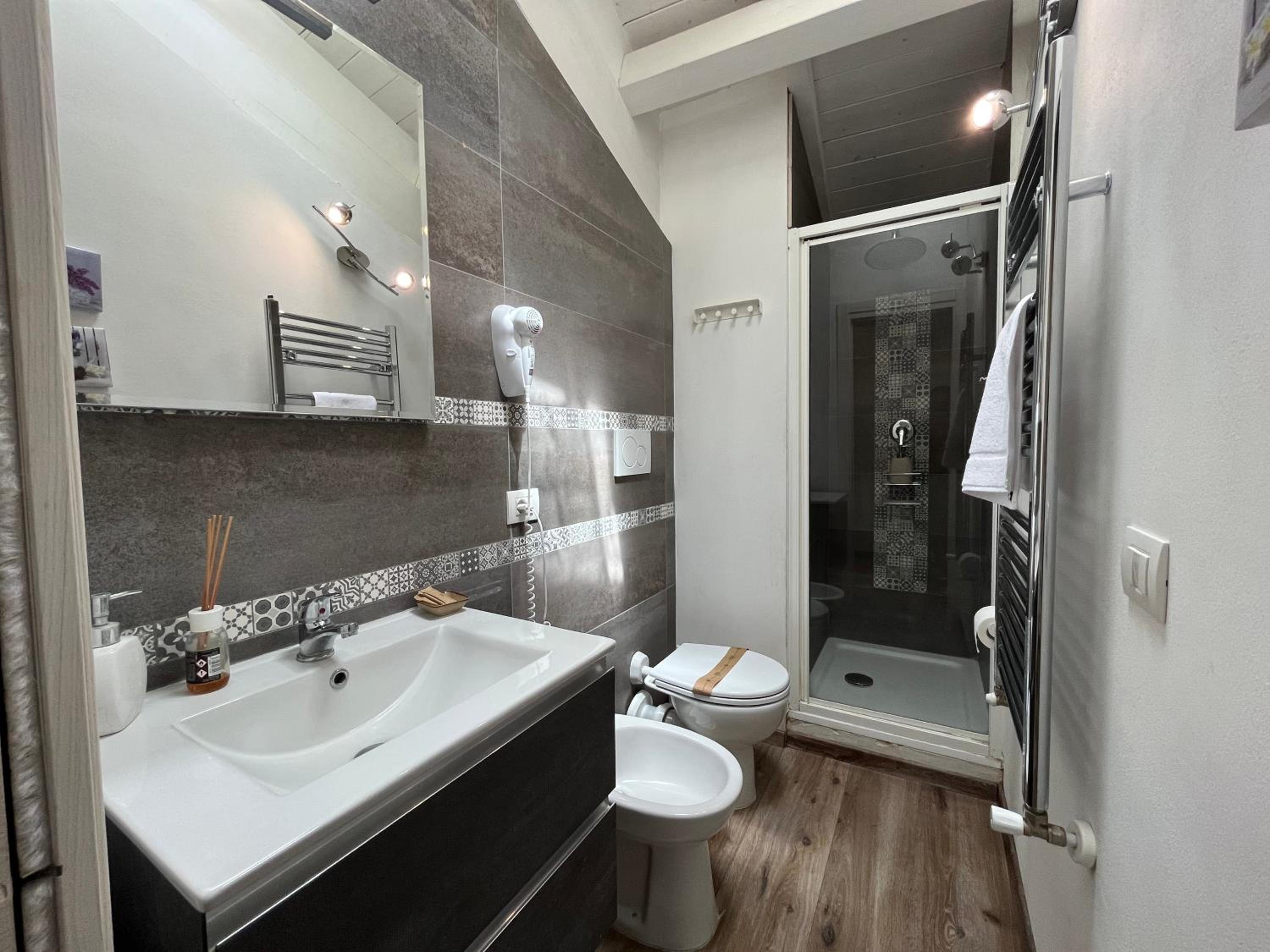 Two-Bedroom Apartment - Photo 6