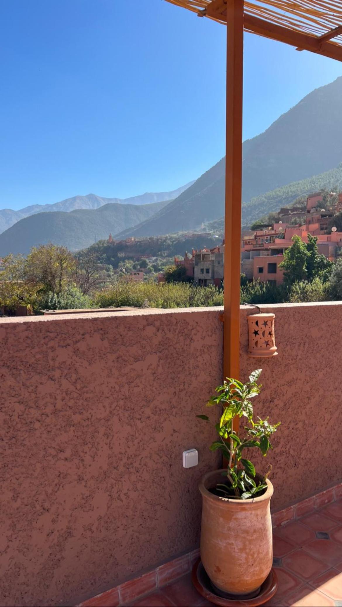 One-Bedroom Apartment with Balcony and Mountain View   - Photo 37