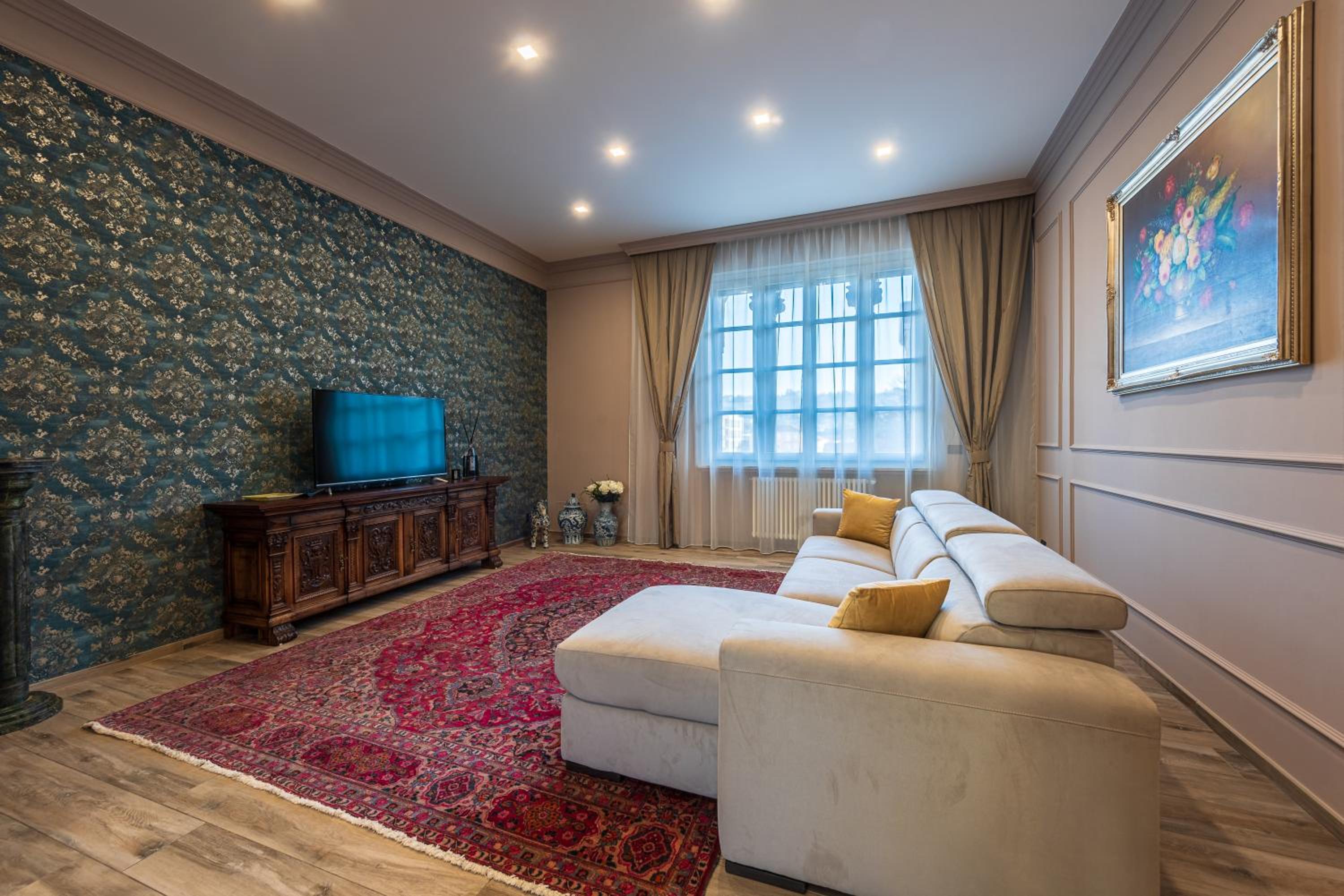 Two-Bedroom Deluxe Apartment with Balcony