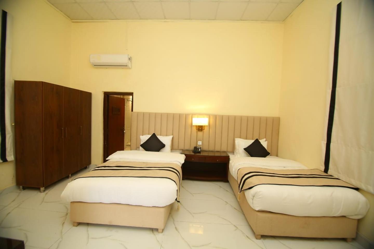 Deluxe Double or Twin Room photo 3