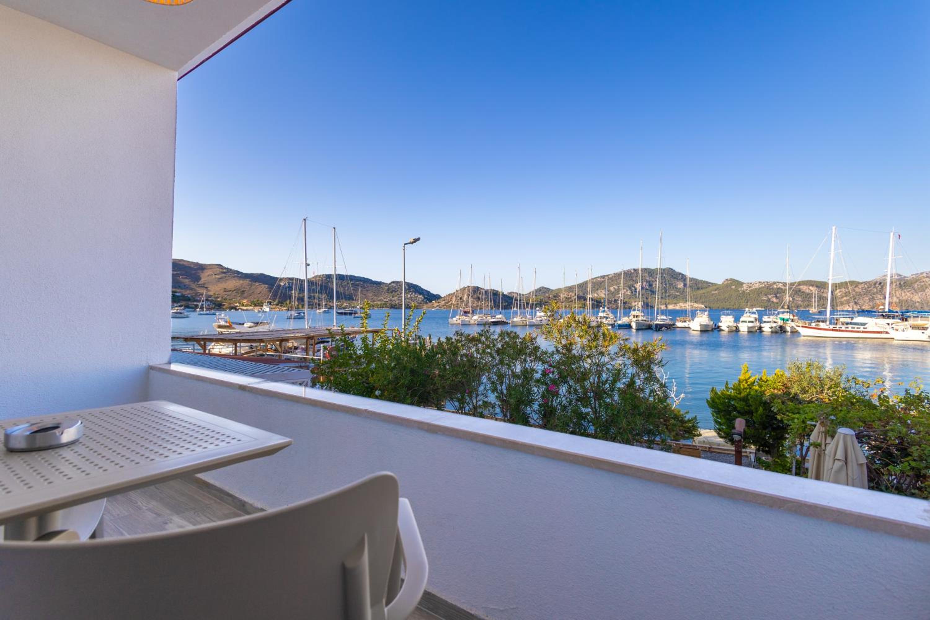 Family Room with Sea View - Photo 19