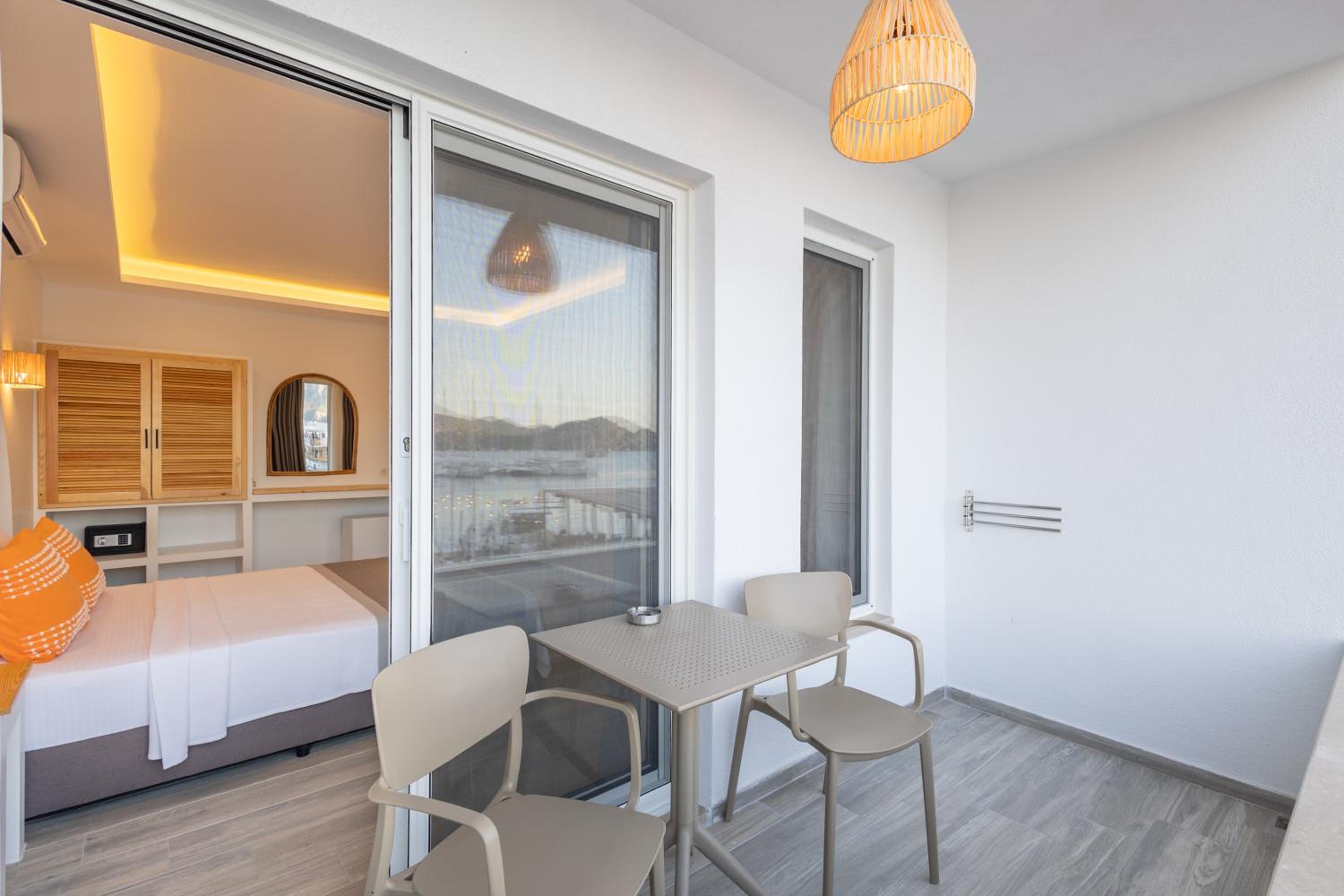 Family Room with Sea View - Photo 16