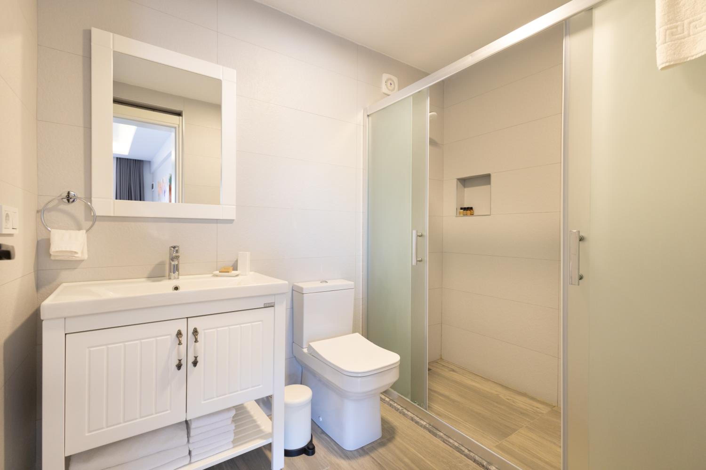 Standard Double Room - Photo 25