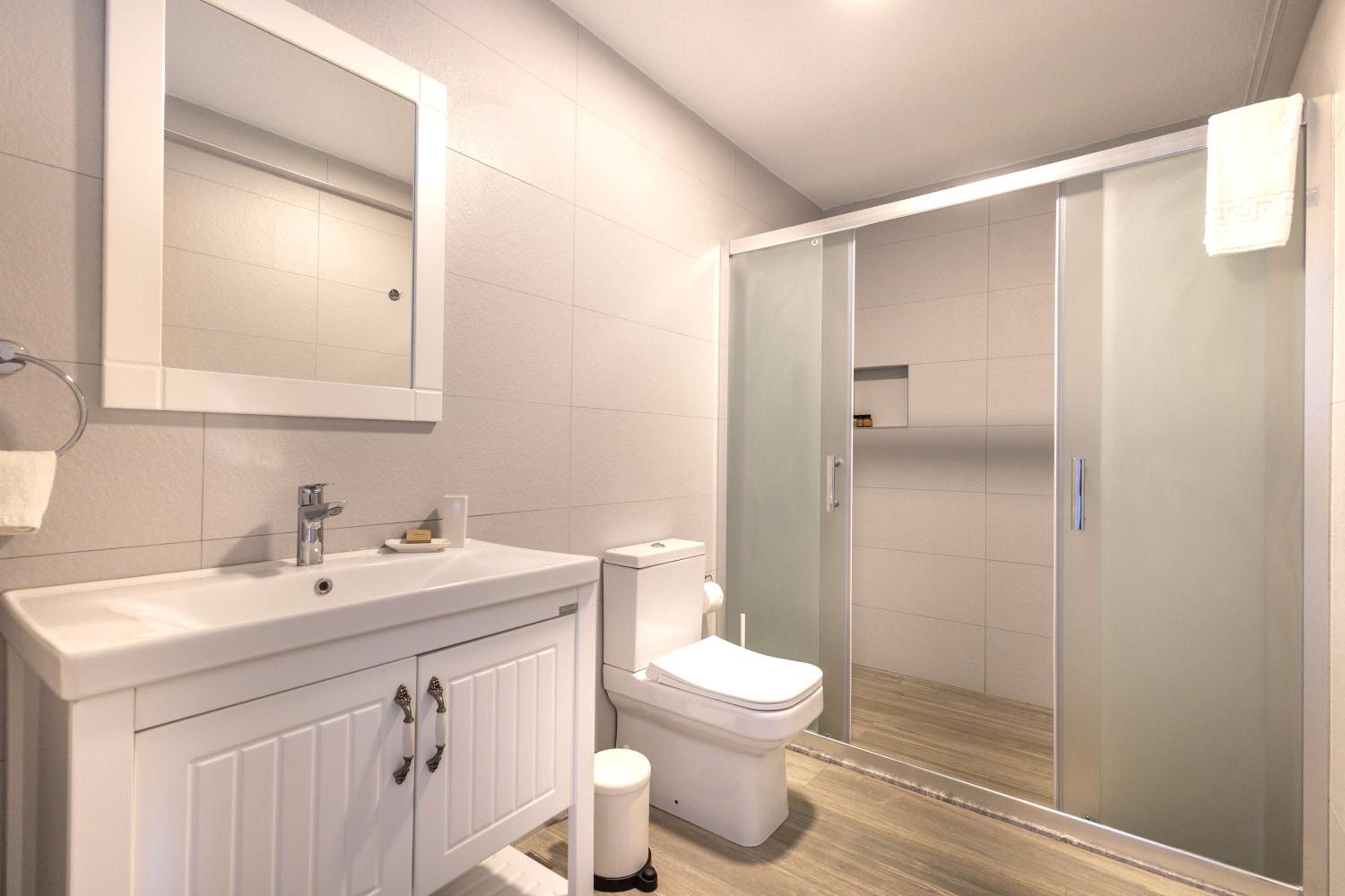 Standard Double Room - Photo 21