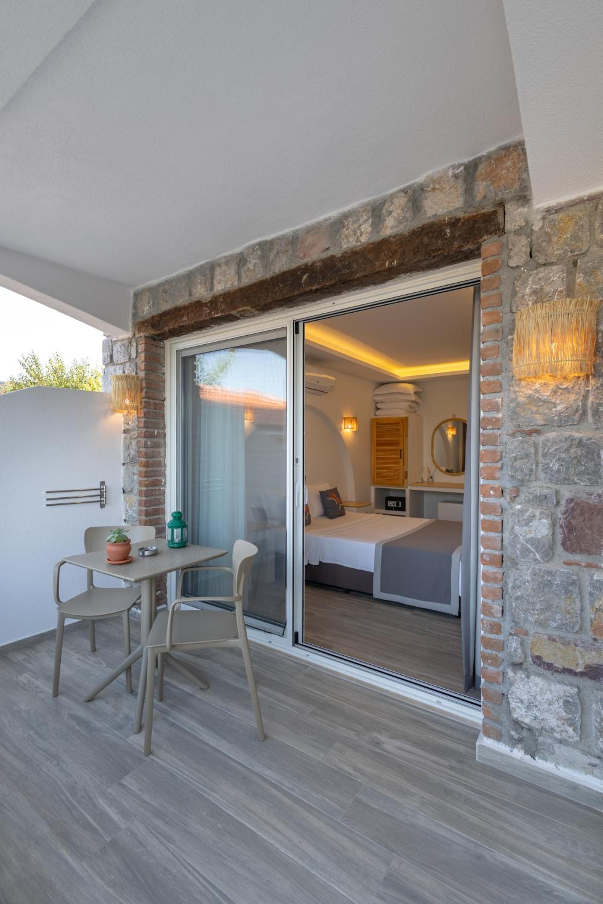 Standard Double Room - Photo 23