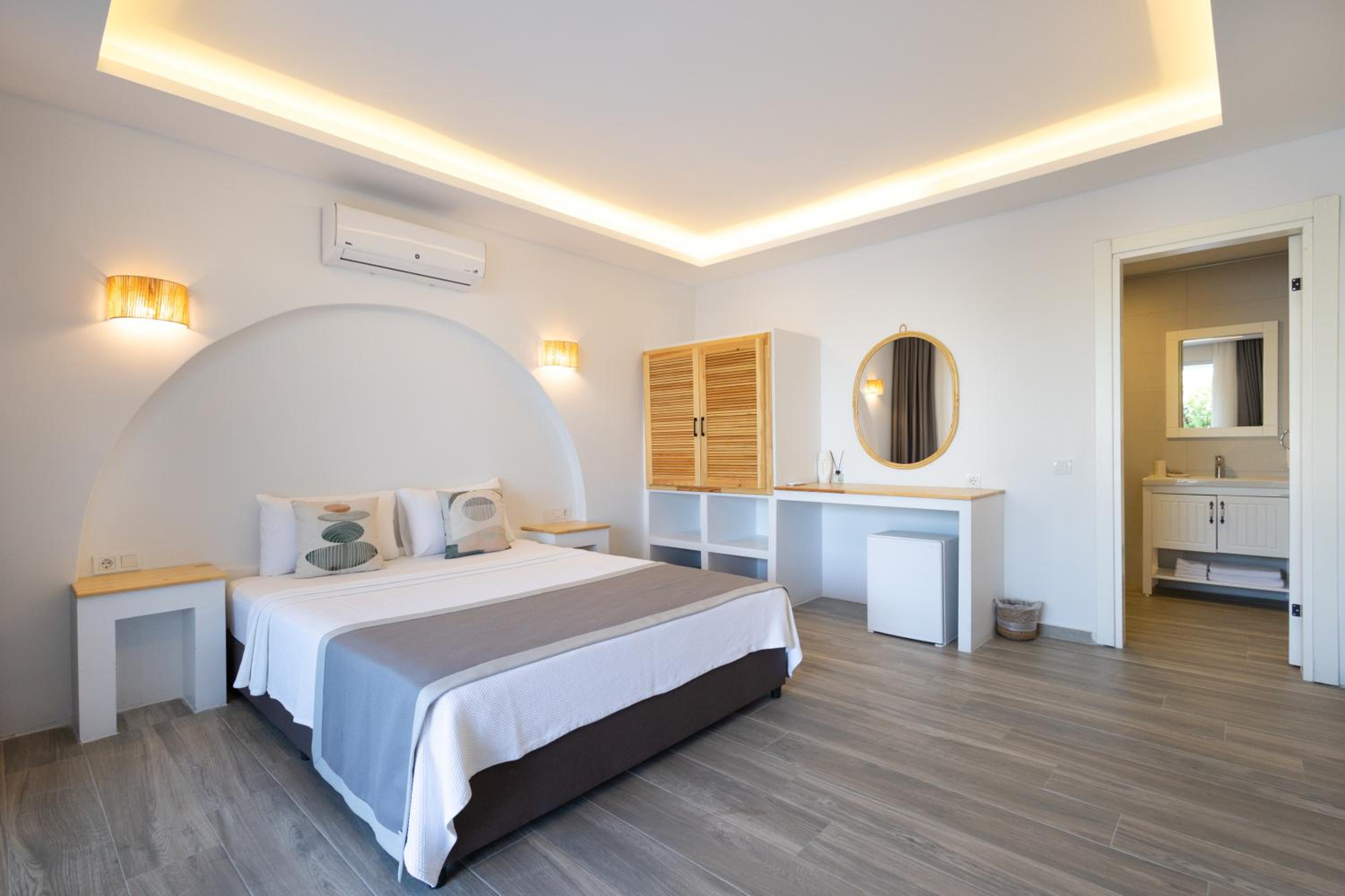 Standard Double Room - Photo 15