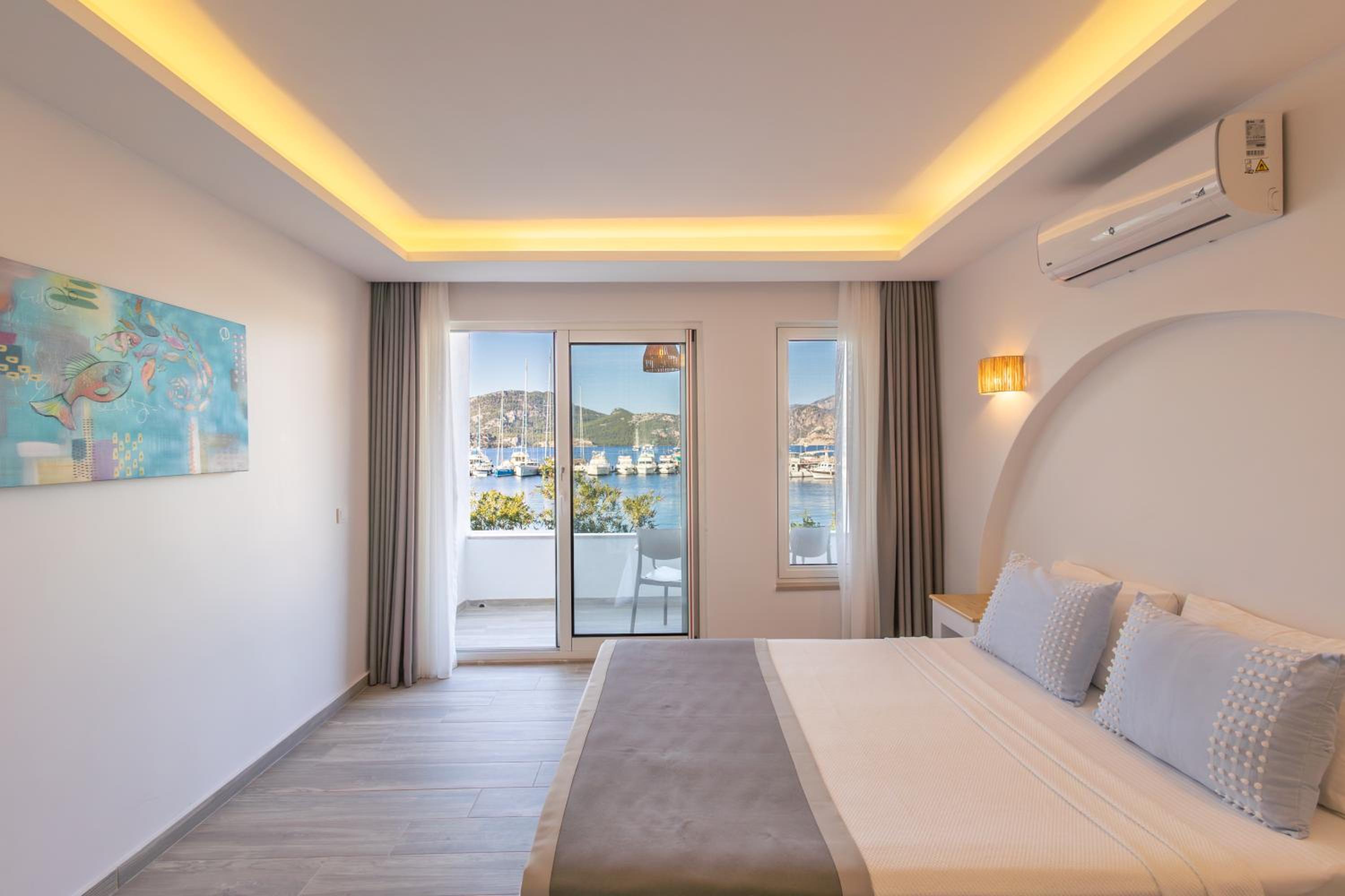 Standard Double Room - Photo 11