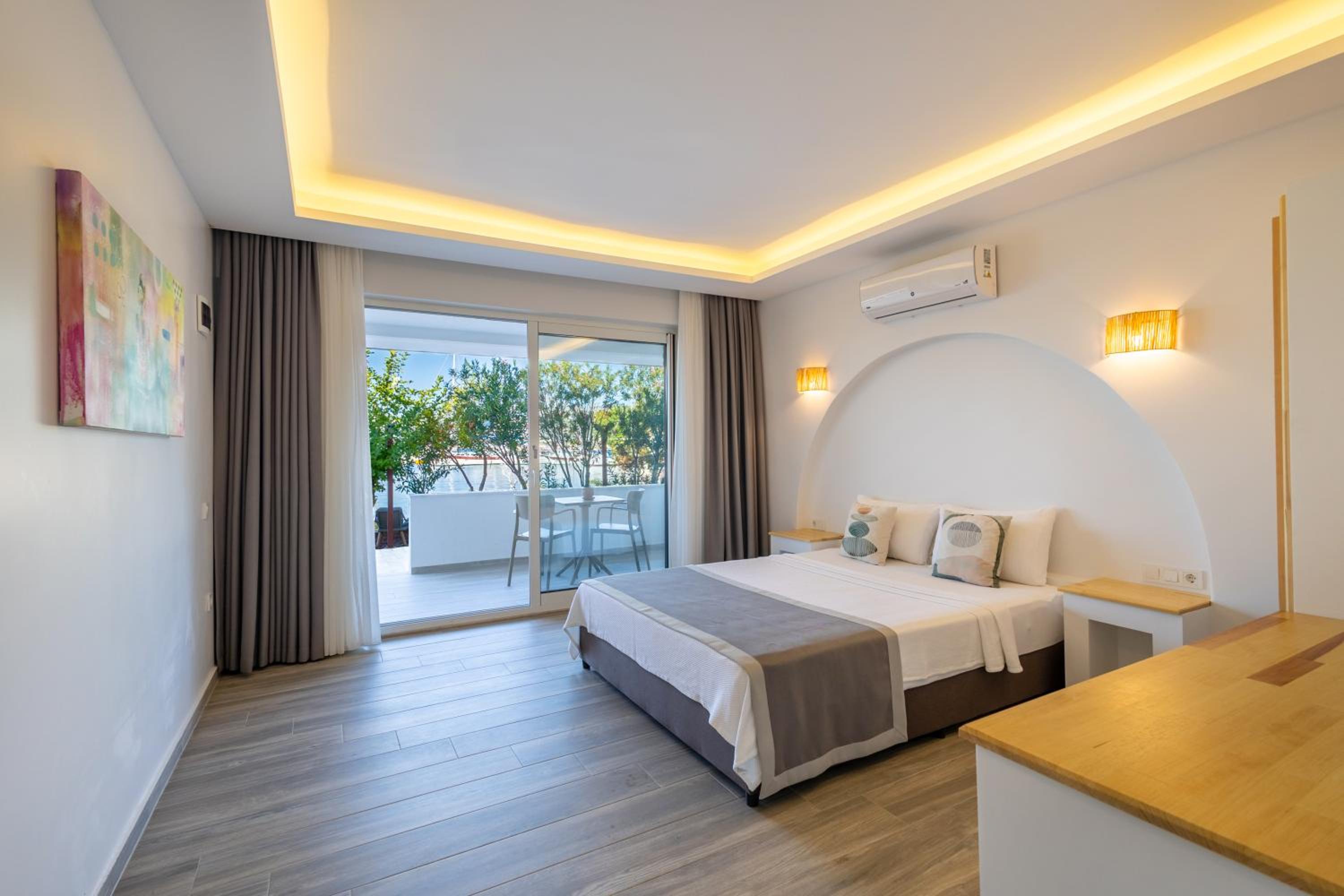 Standard Double Room - Photo 12