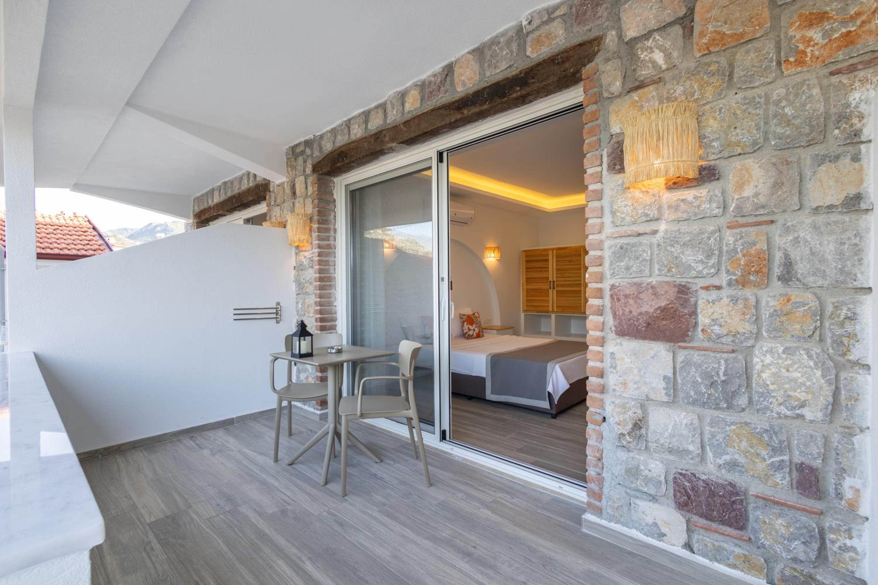 Standard Double Room - Photo 8