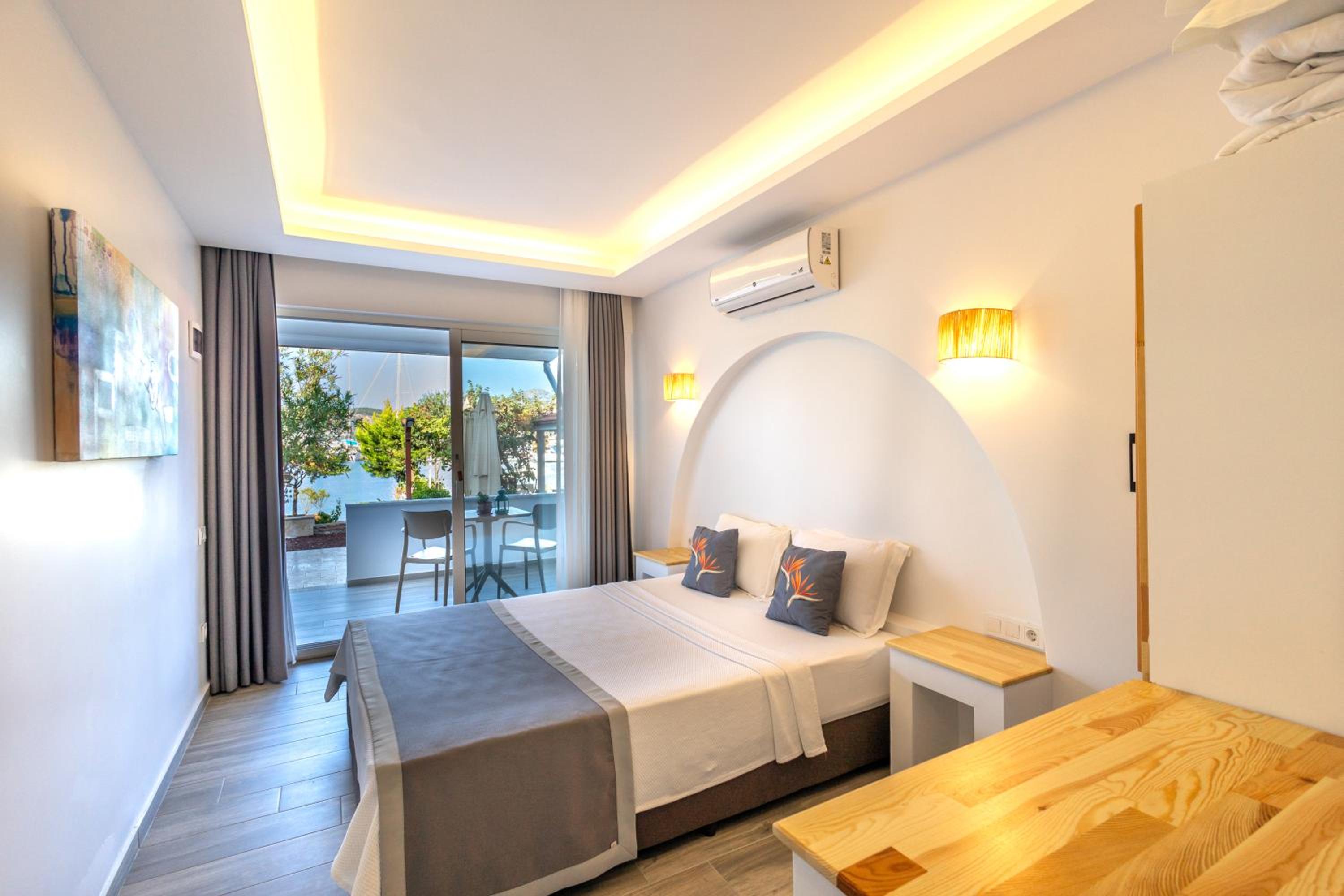 Standard Double Room - Photo 9