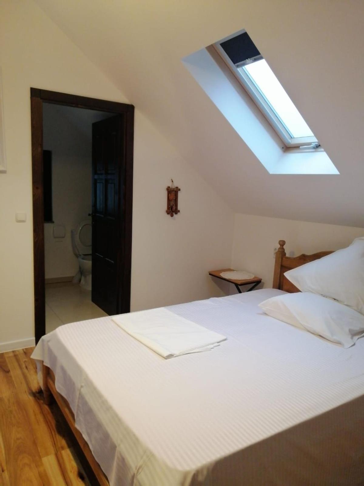 Double Room with Private Bathroom photo 1